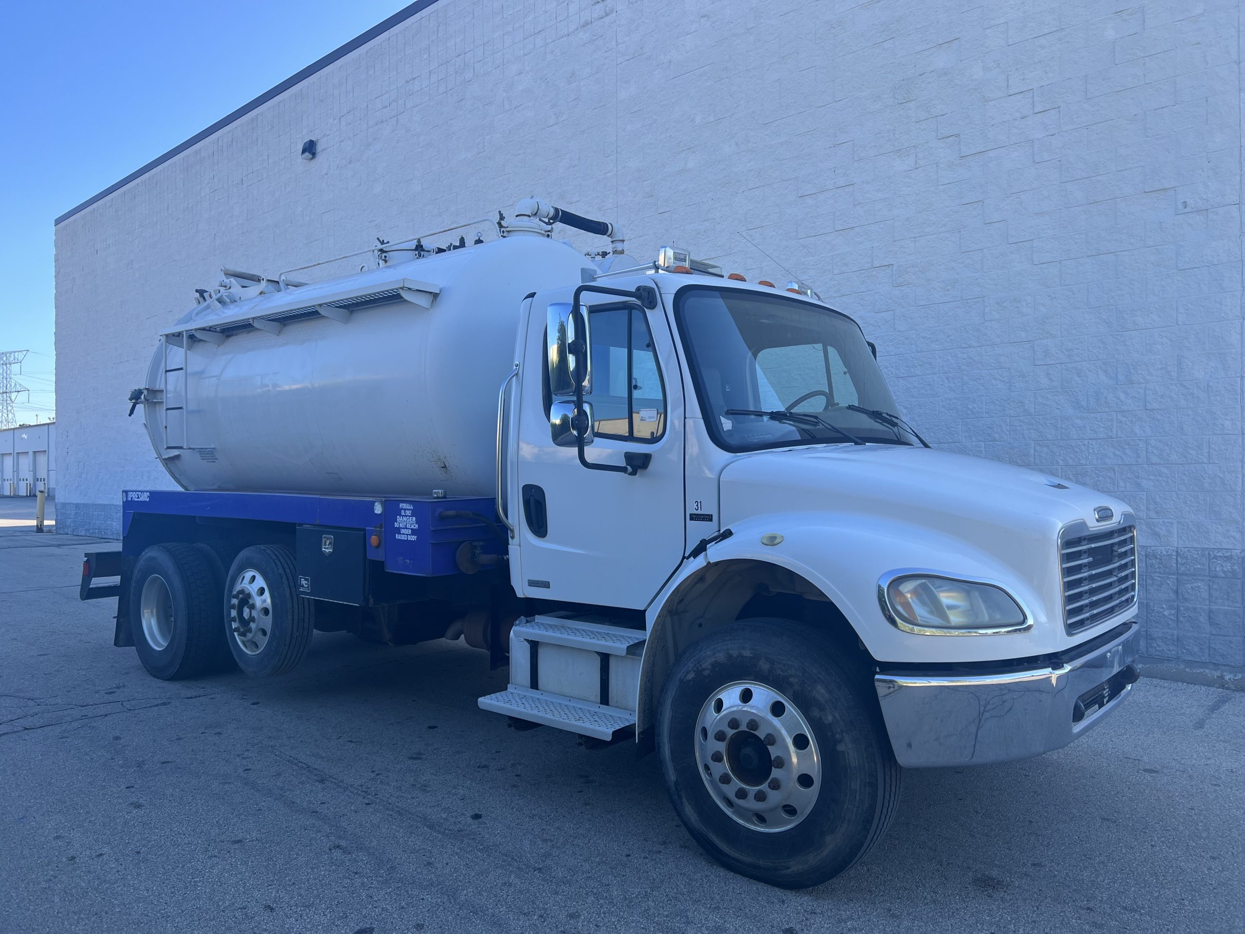 2004 FREIGHTLINER M2106 Lakeside International Trucks