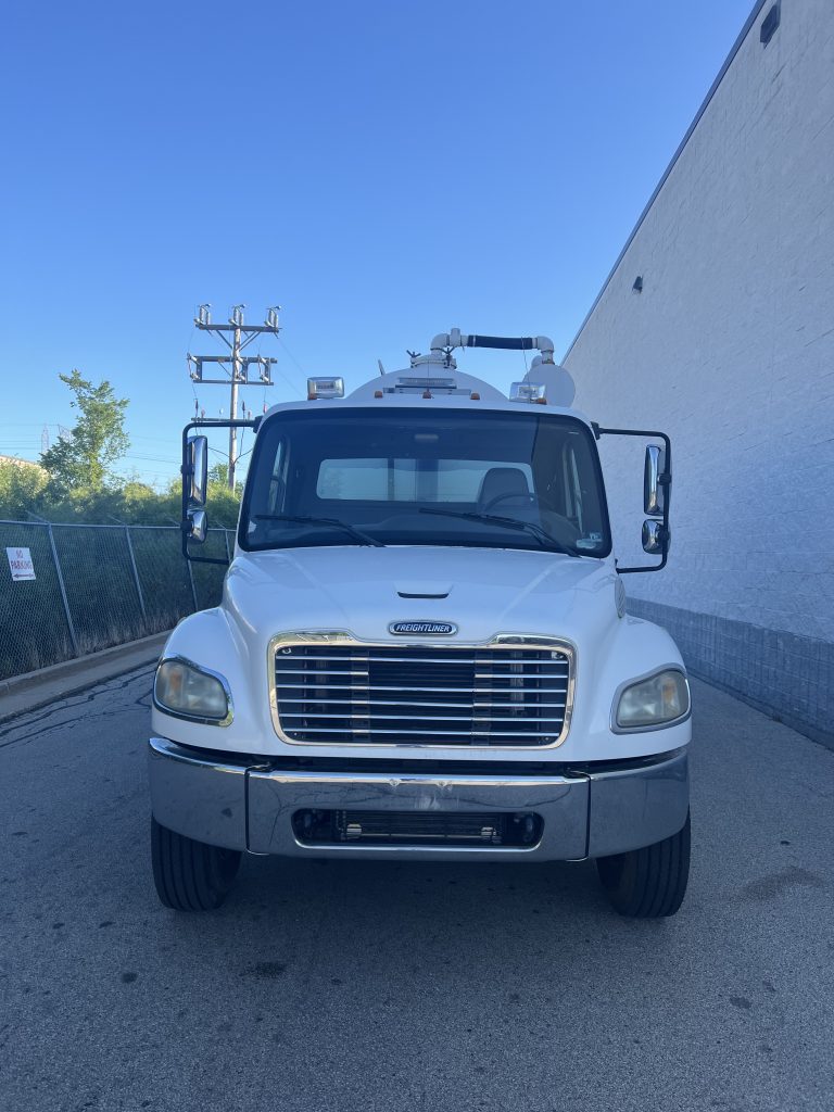2004 FREIGHTLINER M2106 Lakeside International Trucks