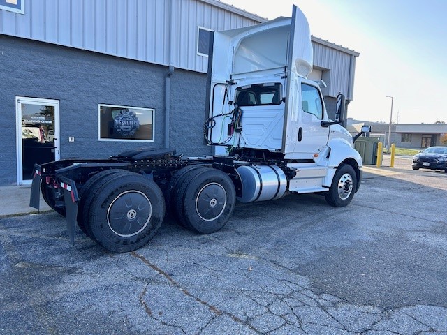 2025 INTERNATIONAL LT625 2025 INTERNATIONAL LT625 - image 4 of 6