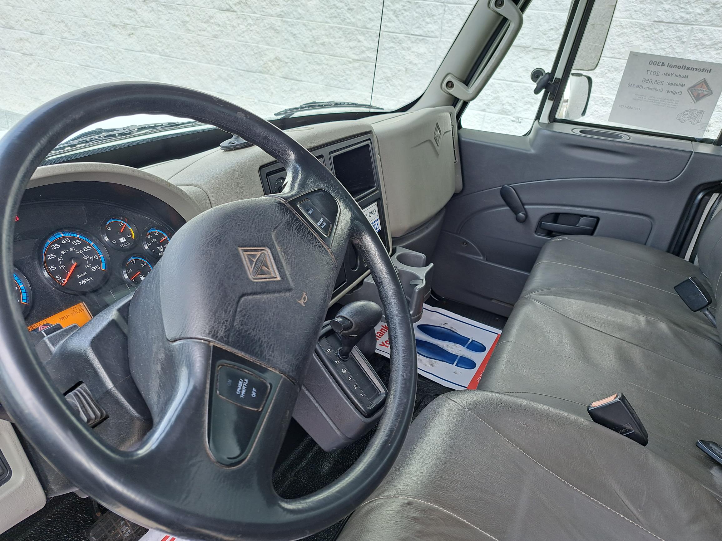 2017 INTERNATIONAL 4300 UT17847-10 2017 INTERNATIONAL 4300 UT17847-10