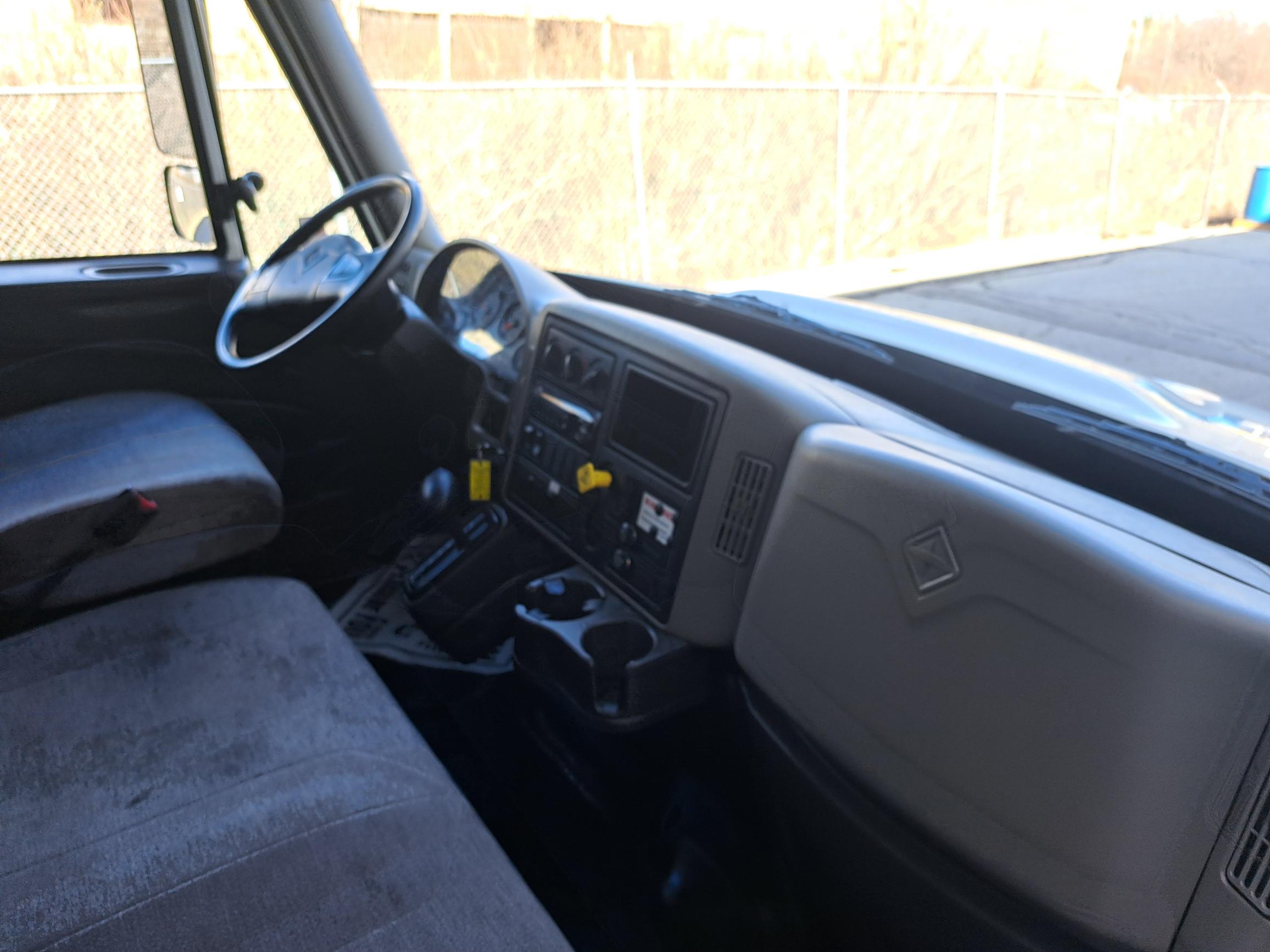 2017 INTERNATIONAL 4300 UT17986-13 2017 INTERNATIONAL 4300 UT17986-13