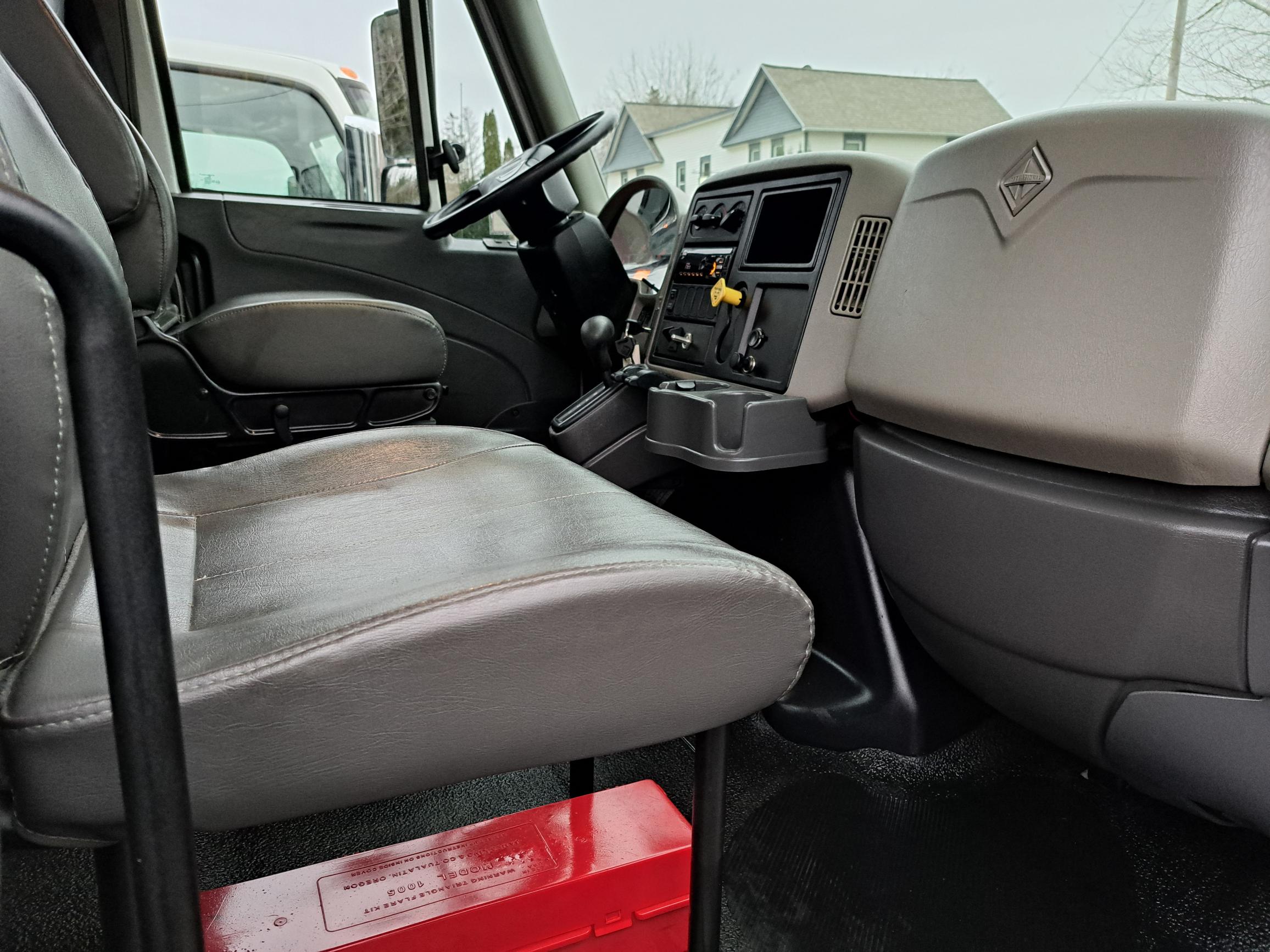 2019 INTERNATIONAL 4300 UT46961-20 2019 INTERNATIONAL 4300 UT46961-20