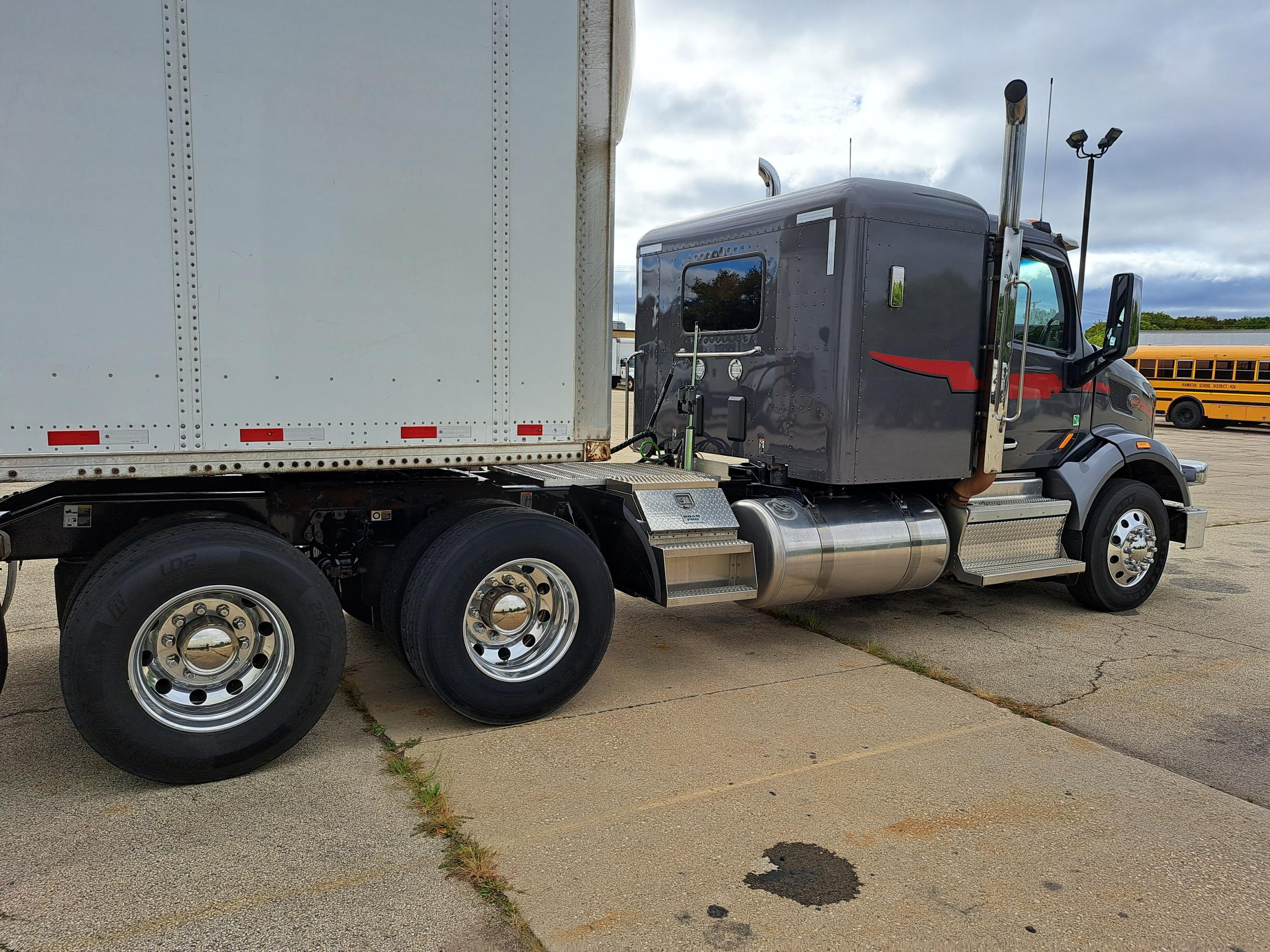2019 Peterbilt 567 UTC1379-03 2019 Peterbilt 567 UTC1379-03
