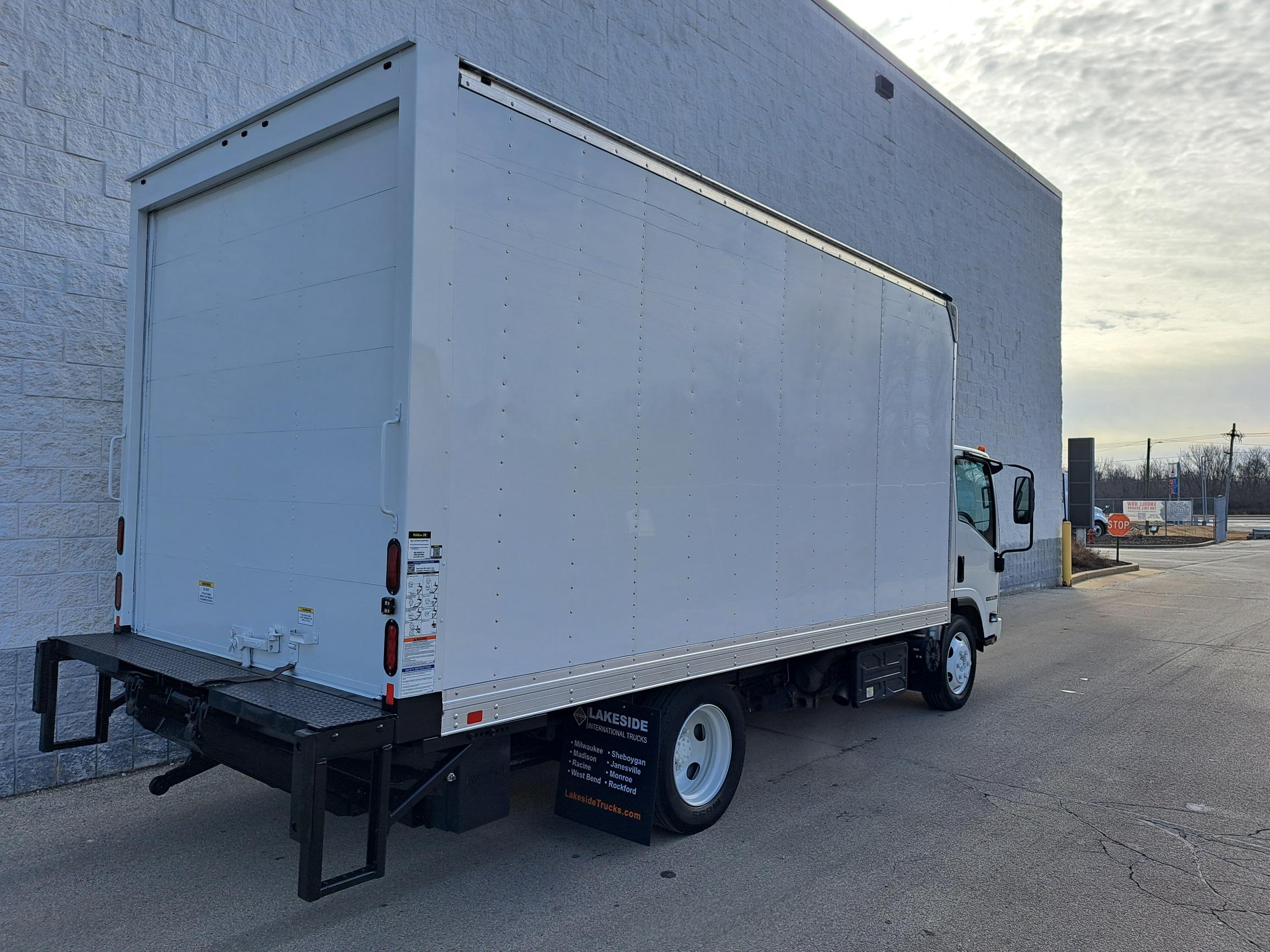2022 ISUZU NPR - image 2 of 6