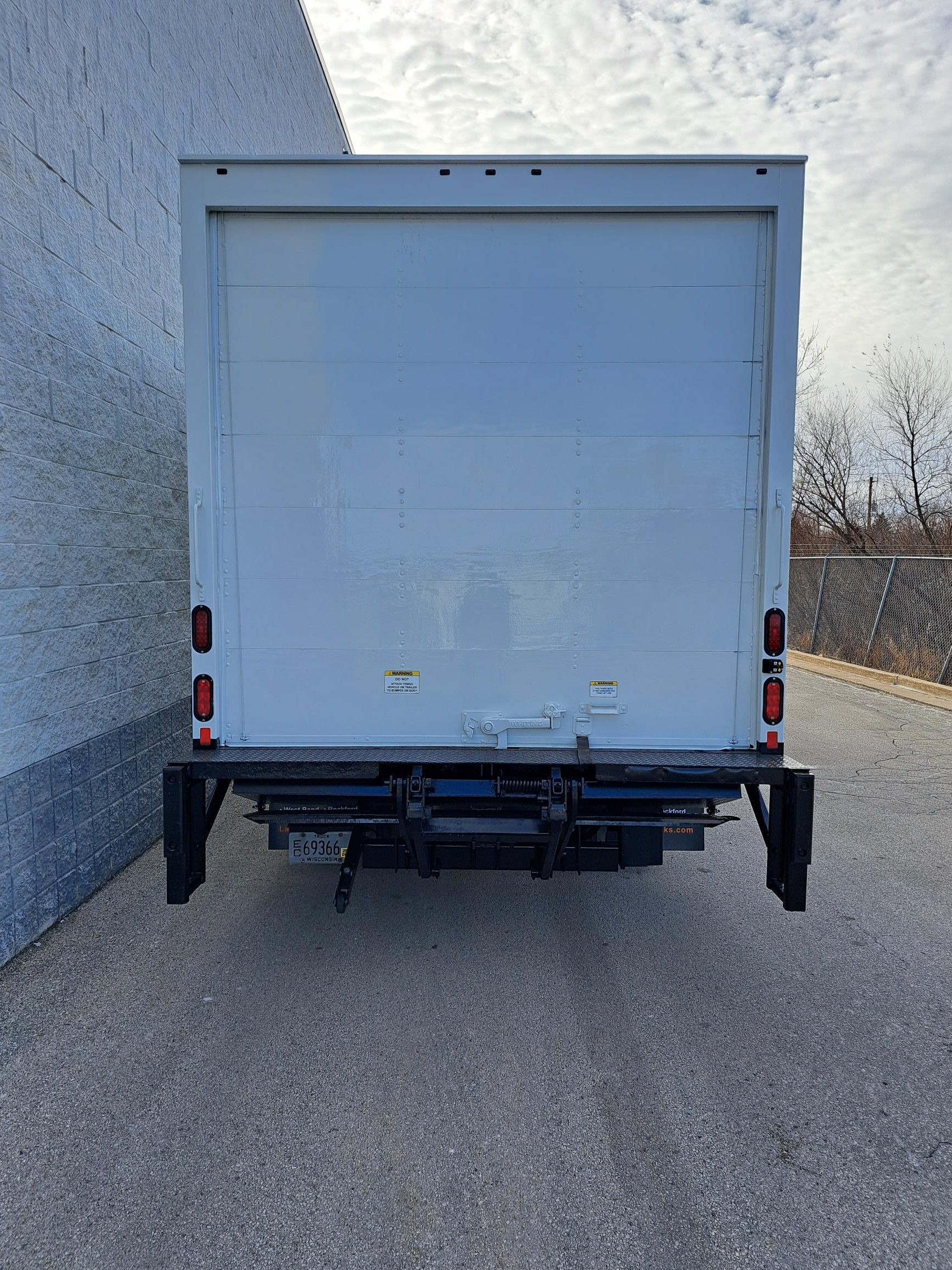 2022 ISUZU NPR - image 6 of 6
