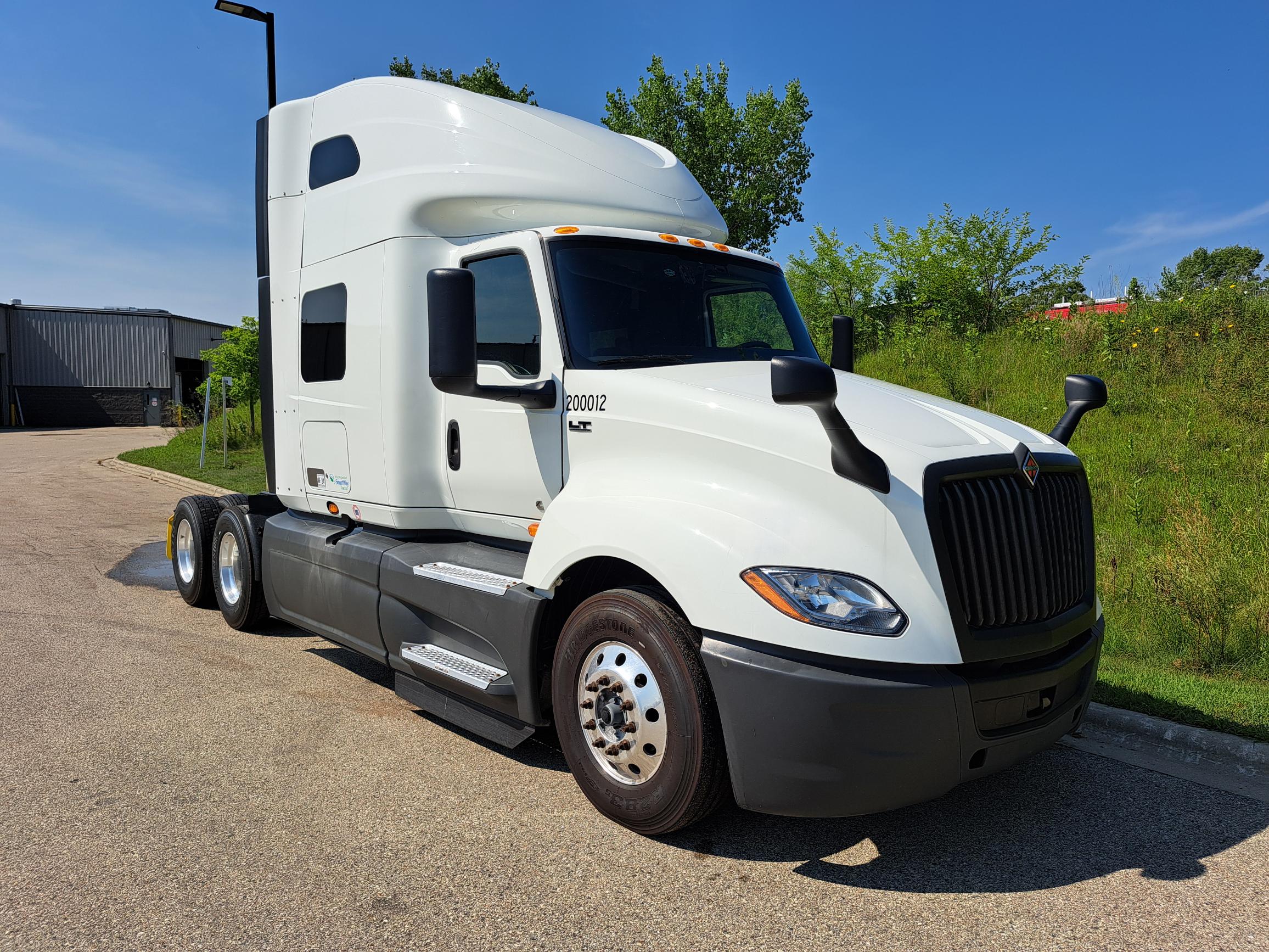 2022 INTERNATIONAL LT625 - image 1 of 6