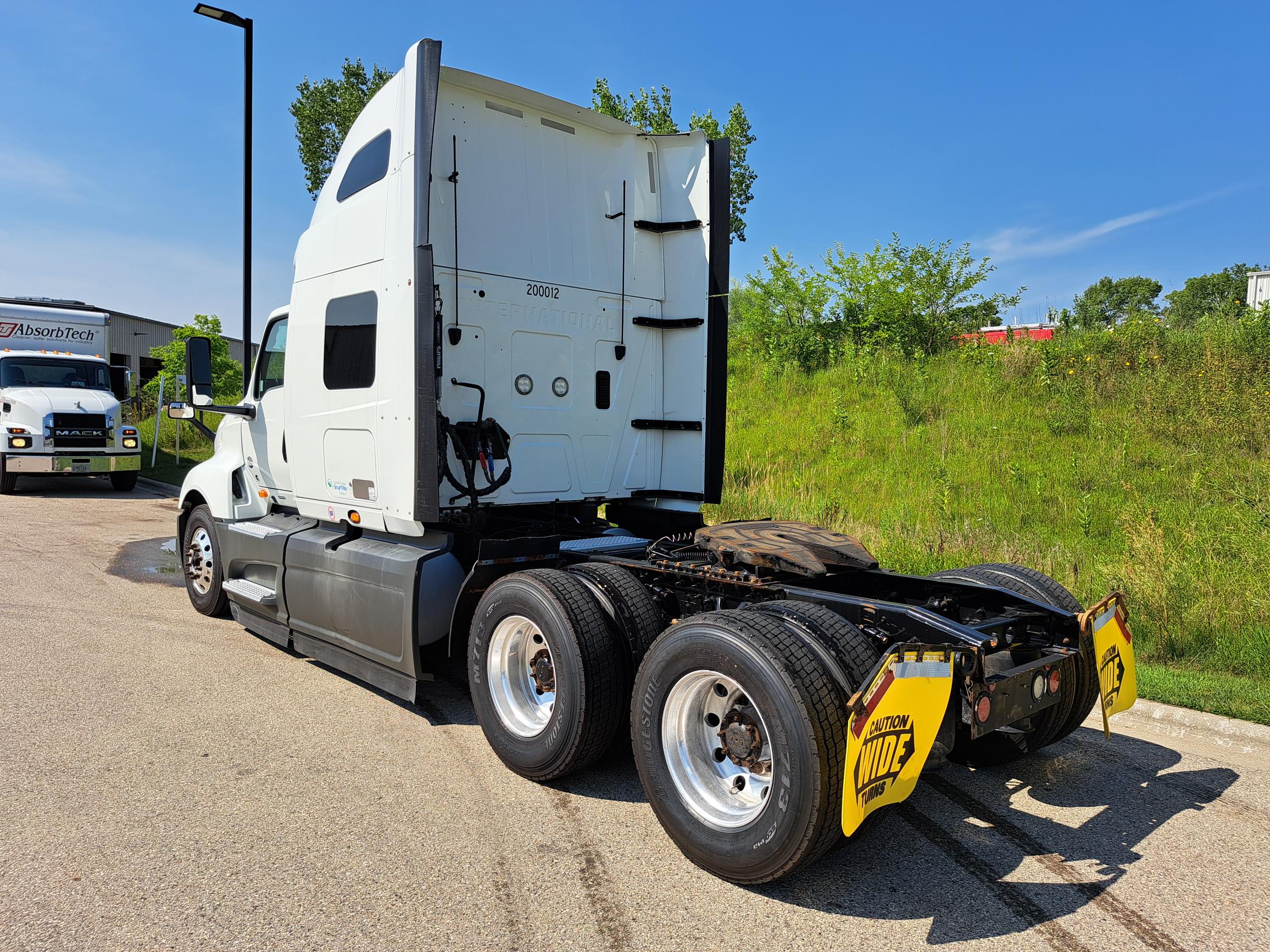 2022 INTERNATIONAL LT625 - image 4 of 6