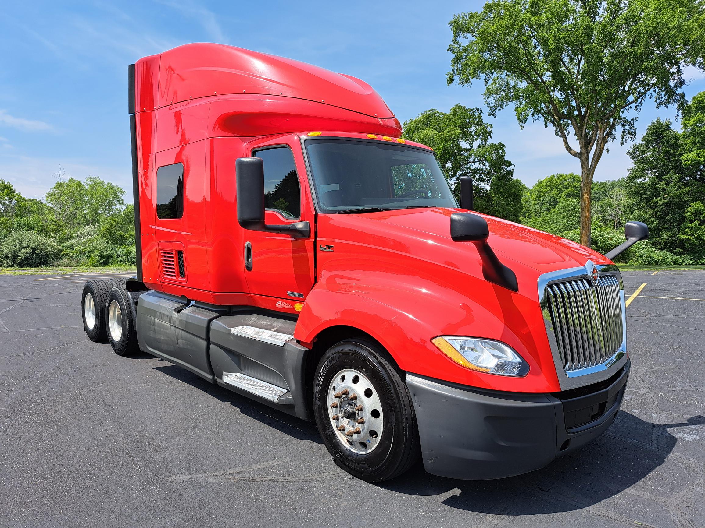 2020 INTERNATIONAL LT625 - image 1 of 6