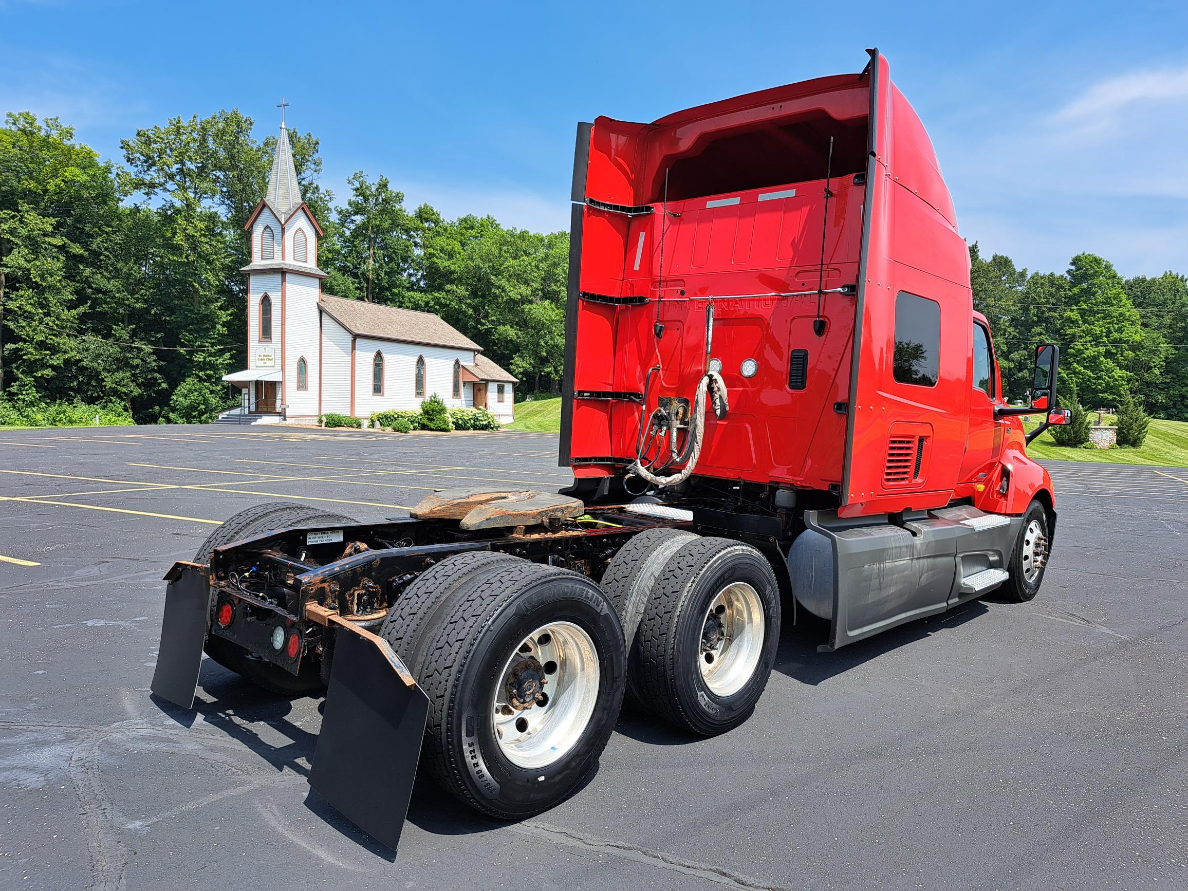 2020 INTERNATIONAL LT625 - image 2 of 6