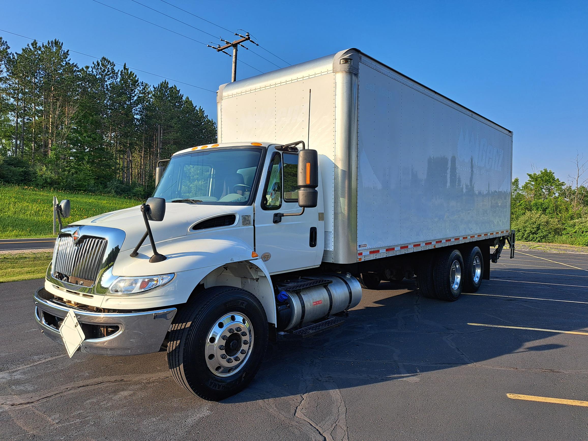 2019 INTERNATIONAL 4400 - image 3 of 6