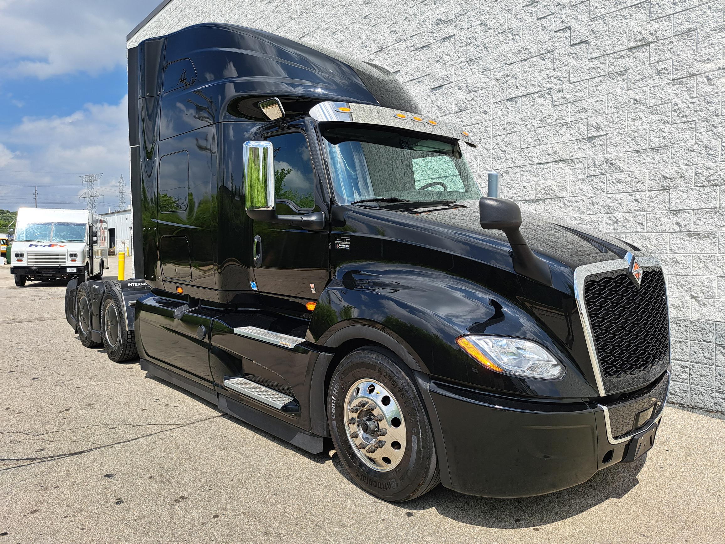 2024 INTERNATIONAL LT625 - image 1 of 6