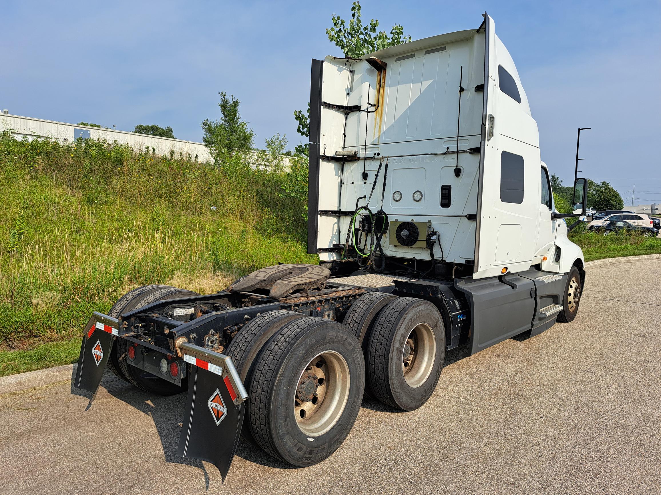 2021 INTERNATIONAL LT625 - image 2 of 6