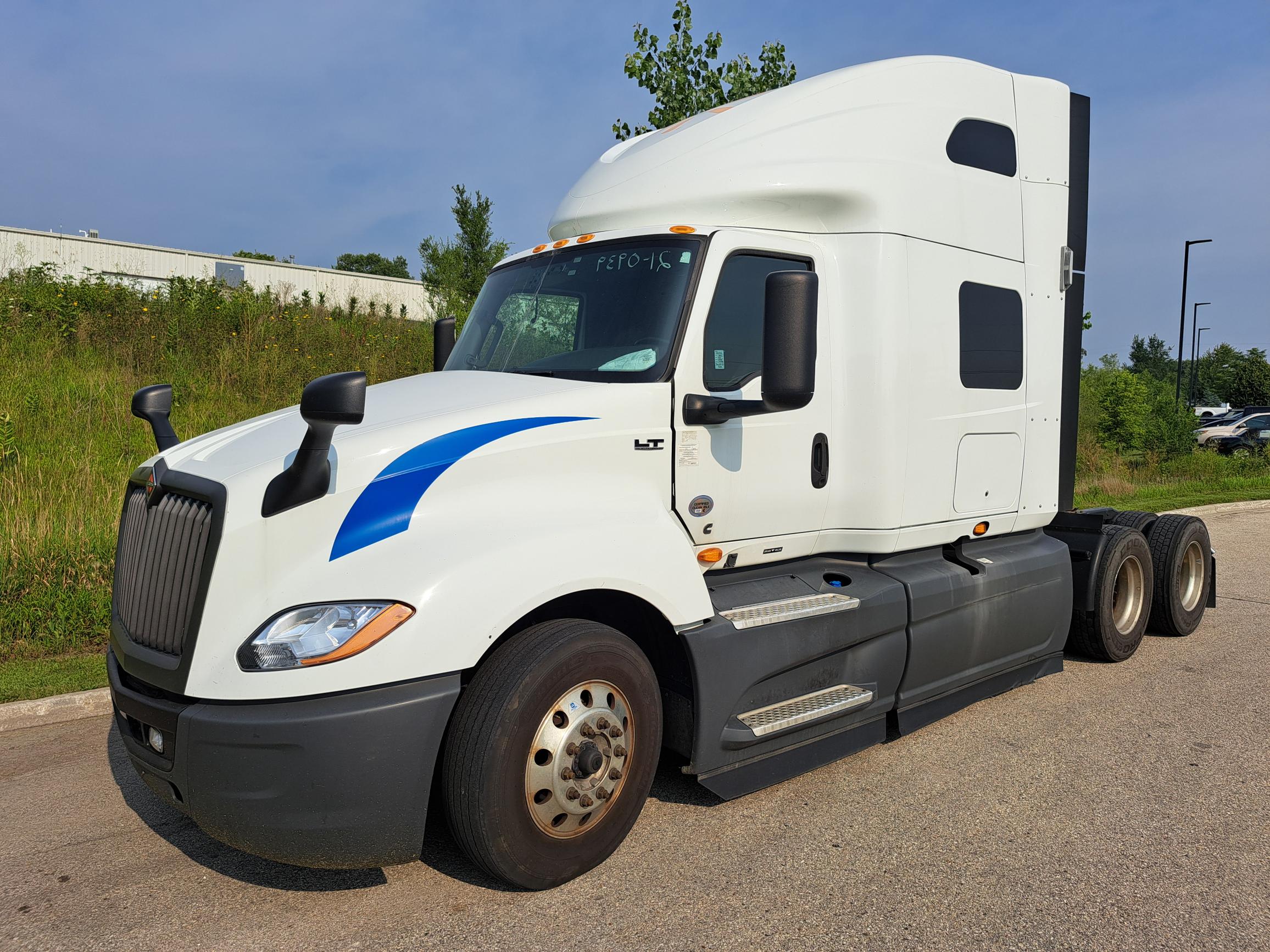 2021 INTERNATIONAL LT625 - image 3 of 6