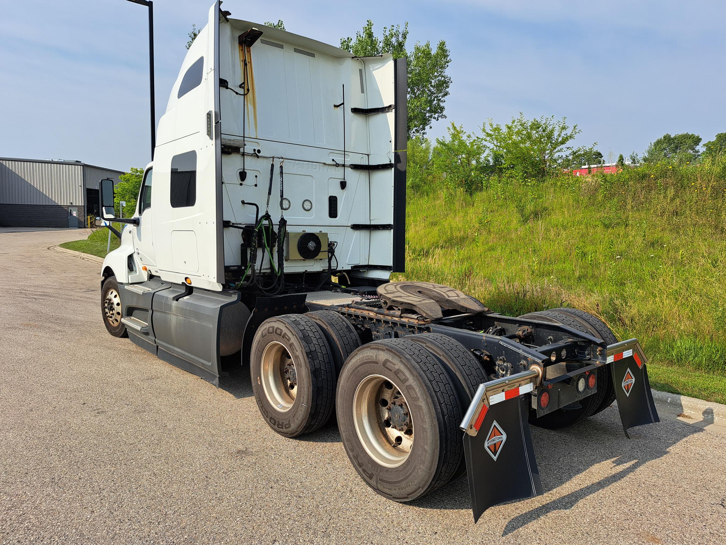 2021 INTERNATIONAL LT625 - image 4 of 6