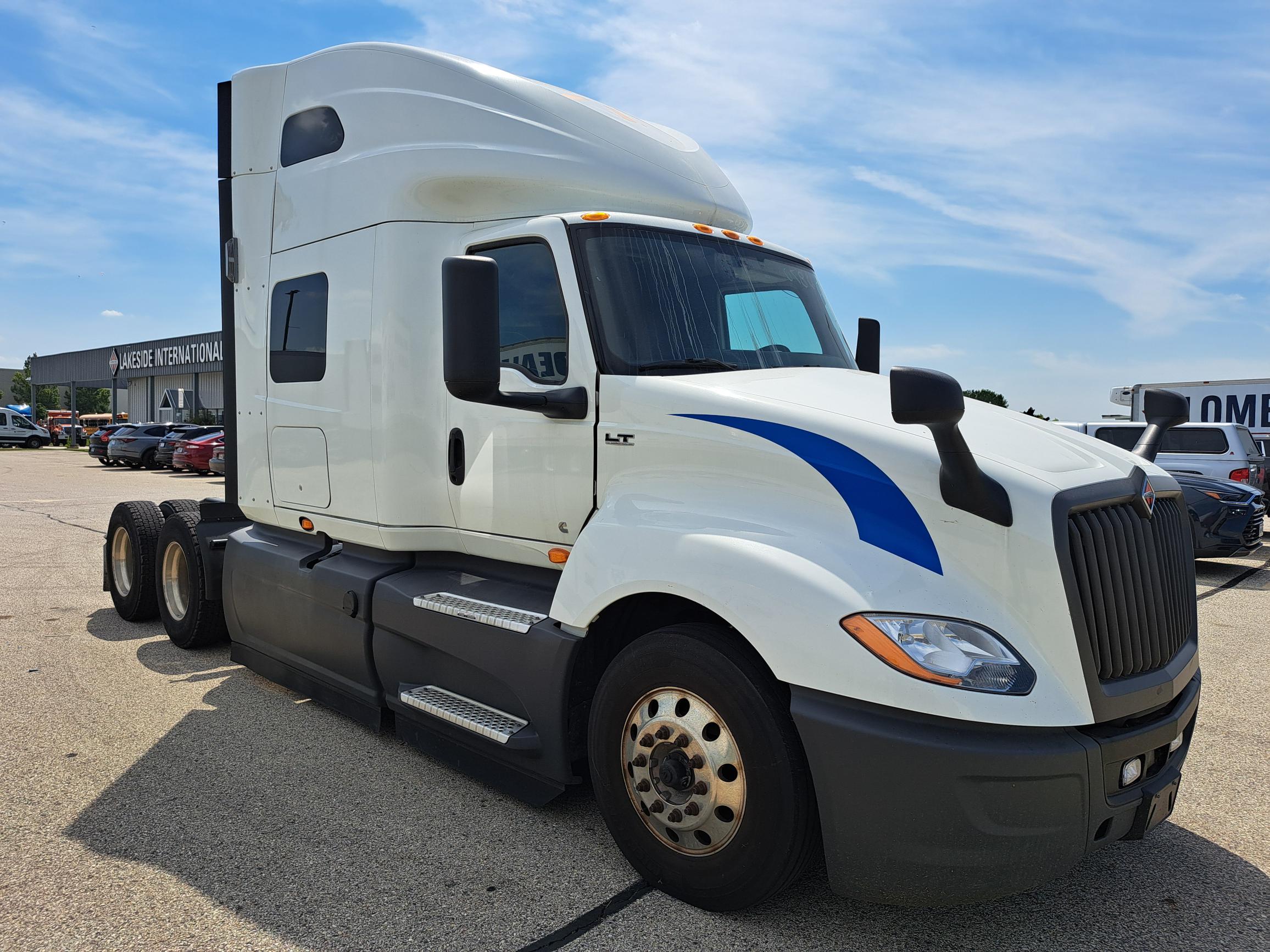 2021 INTERNATIONAL LT625 - image 1 of 6