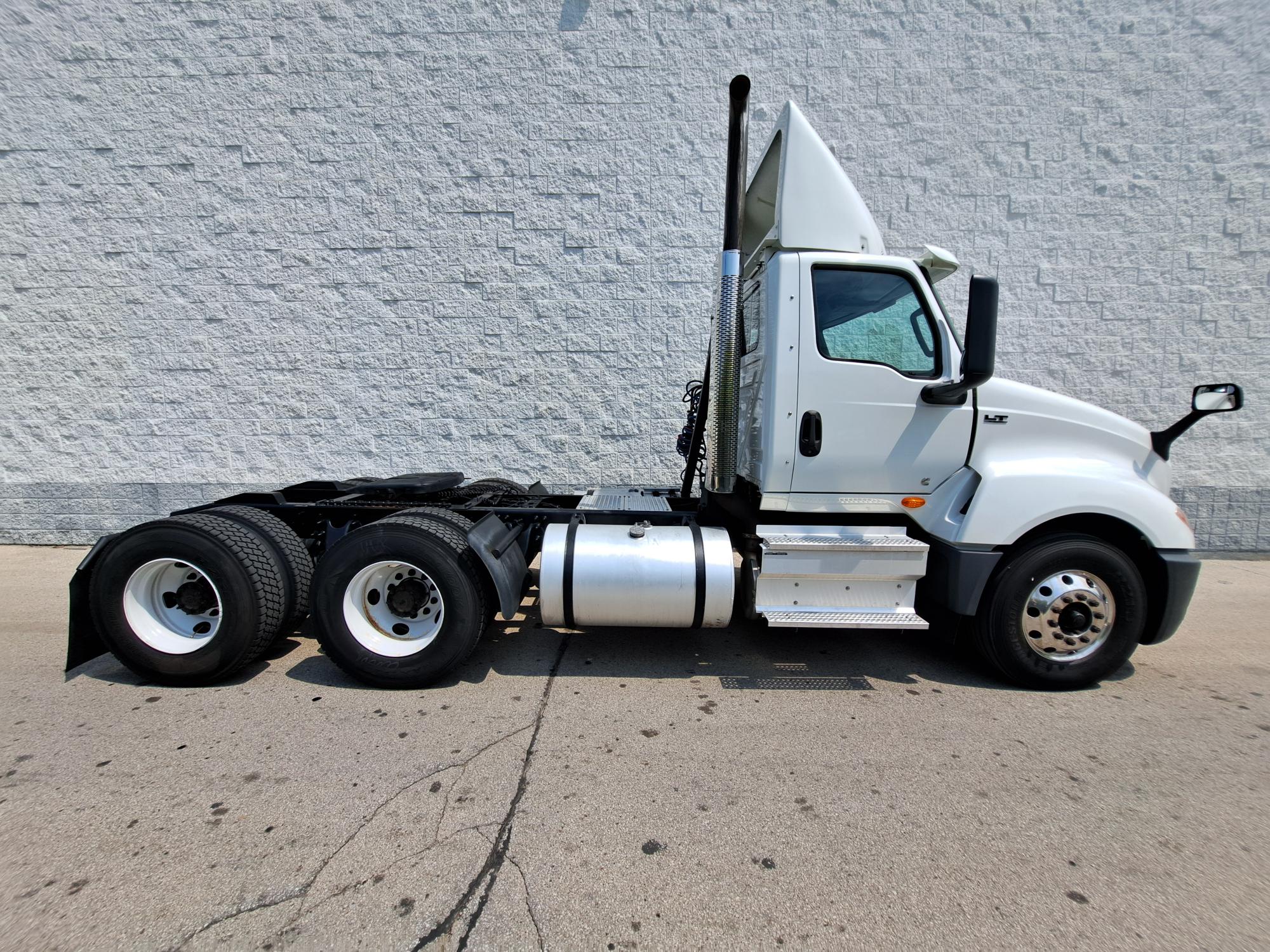 2019 INTERNATIONAL LT625 - image 6 of 6