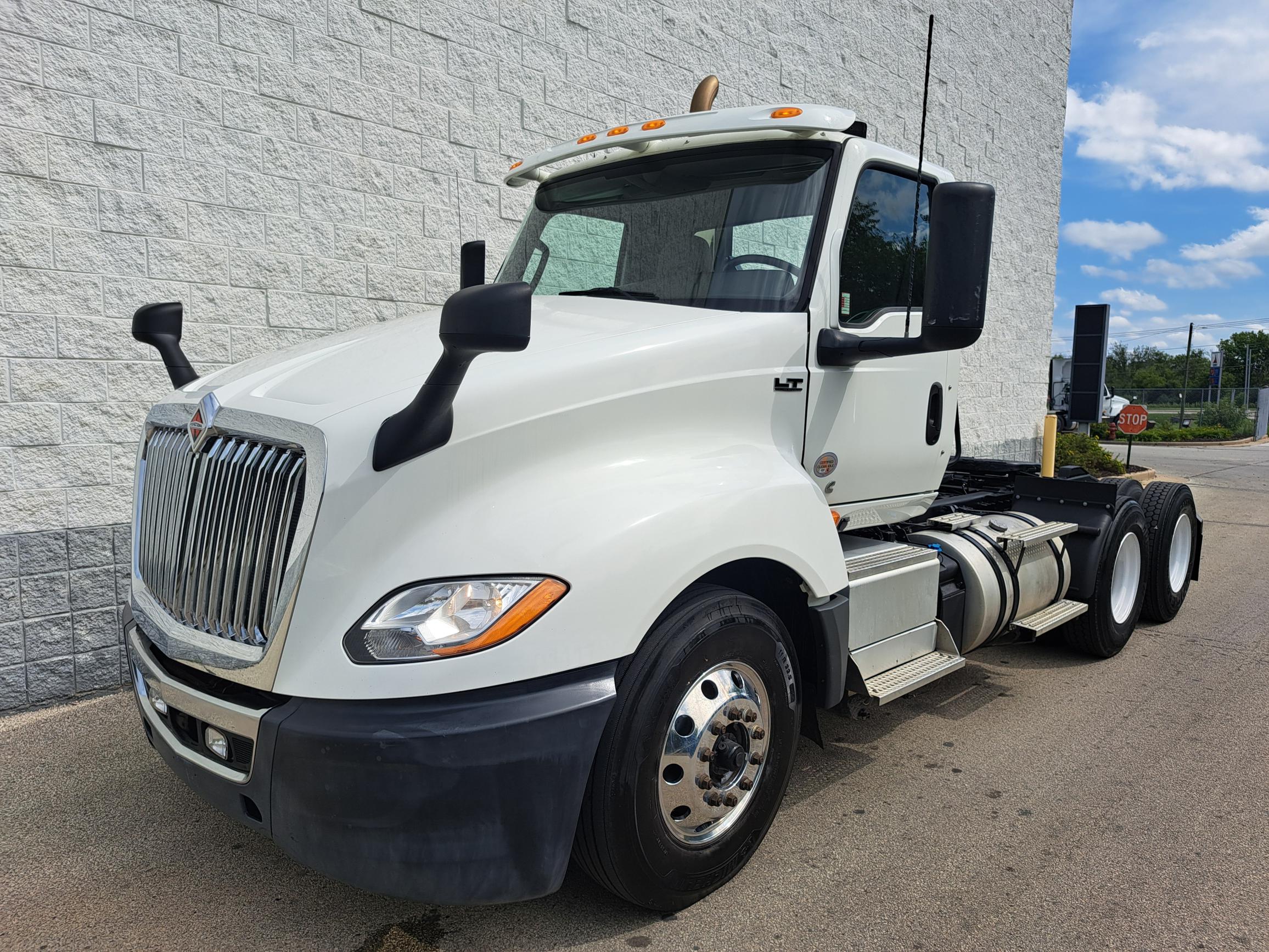 2020 INTERNATIONAL LT625 - image 3 of 6