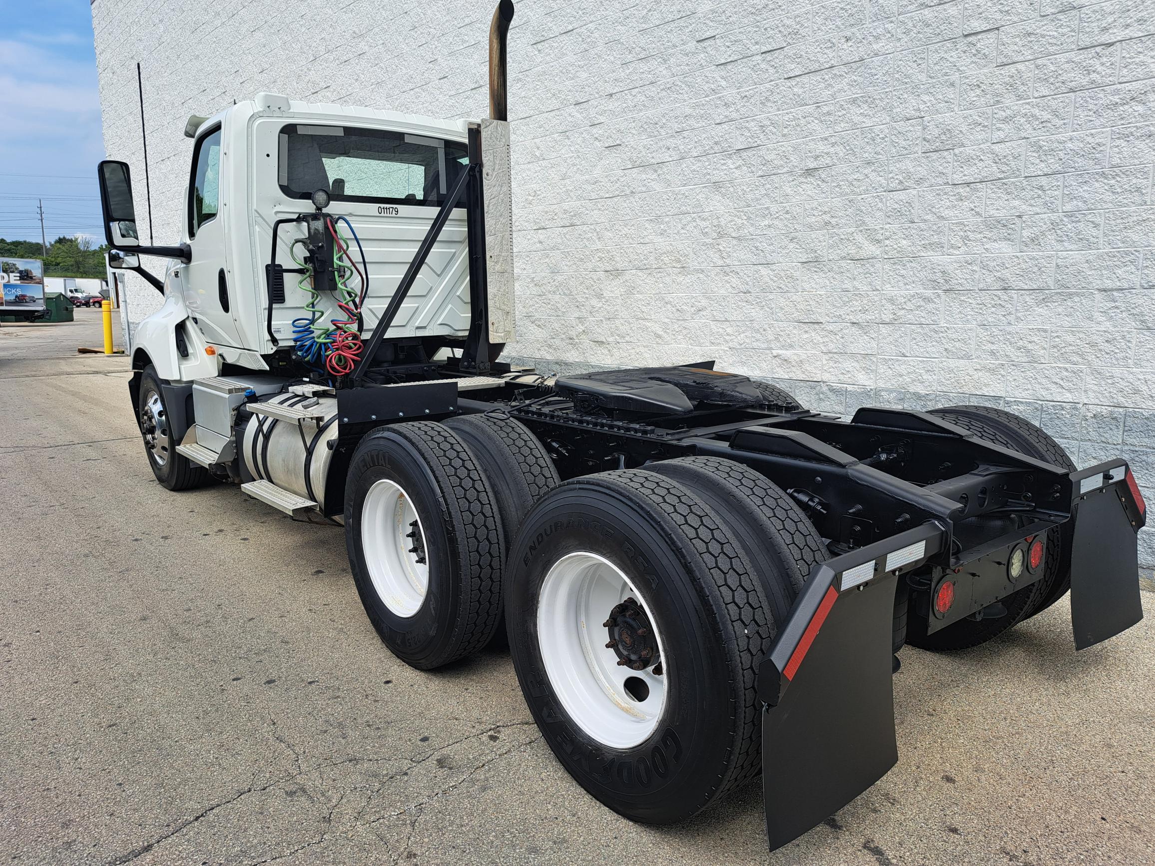 2020 INTERNATIONAL LT625 - image 4 of 6