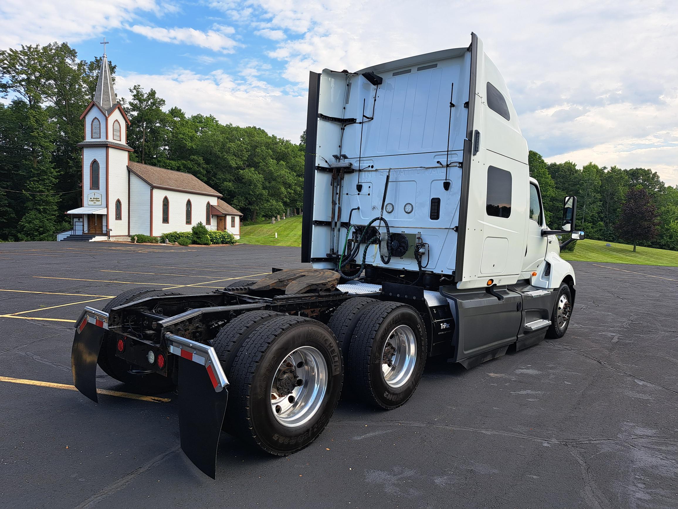 2021 International LT625 - image 2 of 6