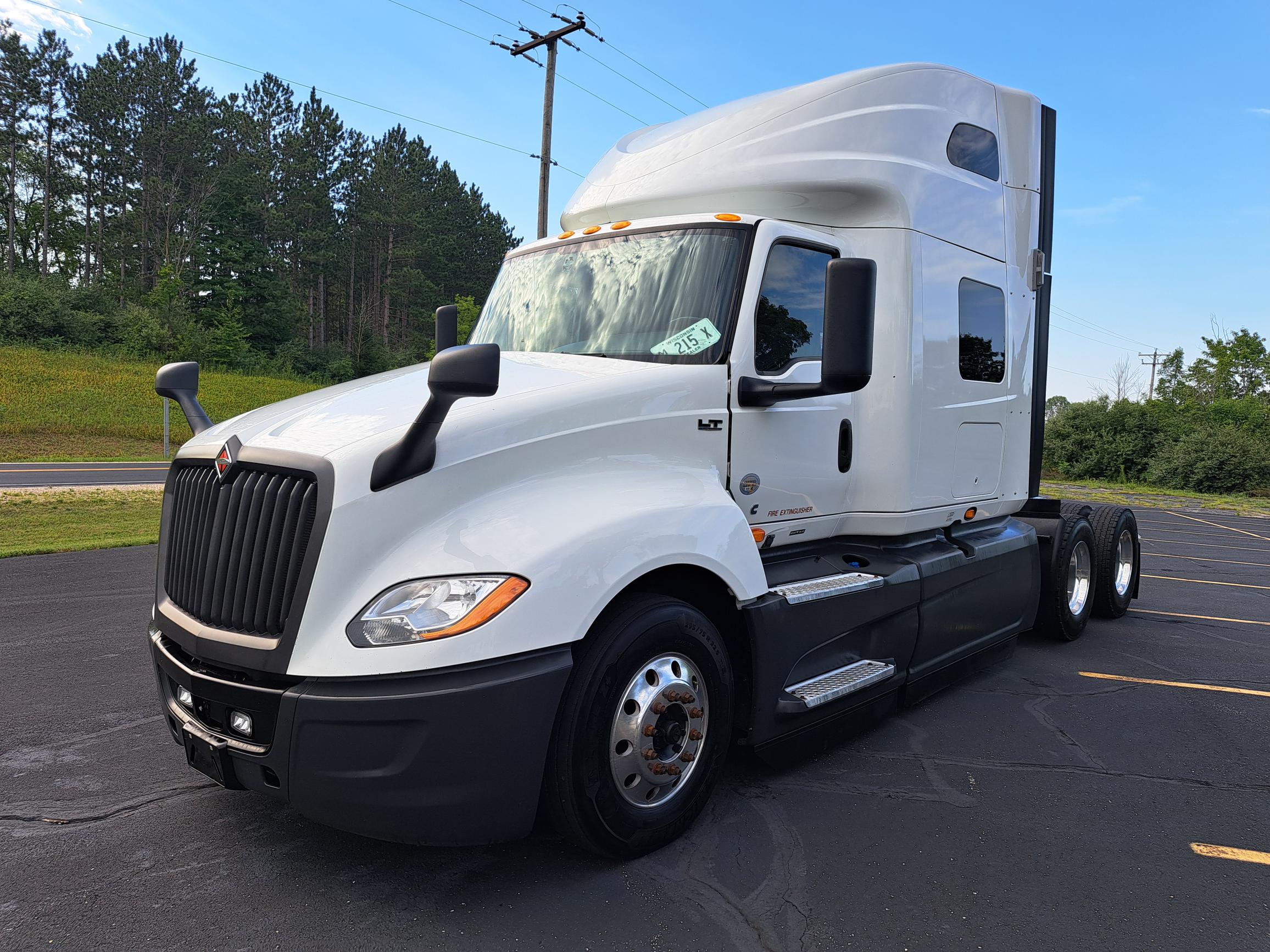 2021 International LT625 - image 3 of 6
