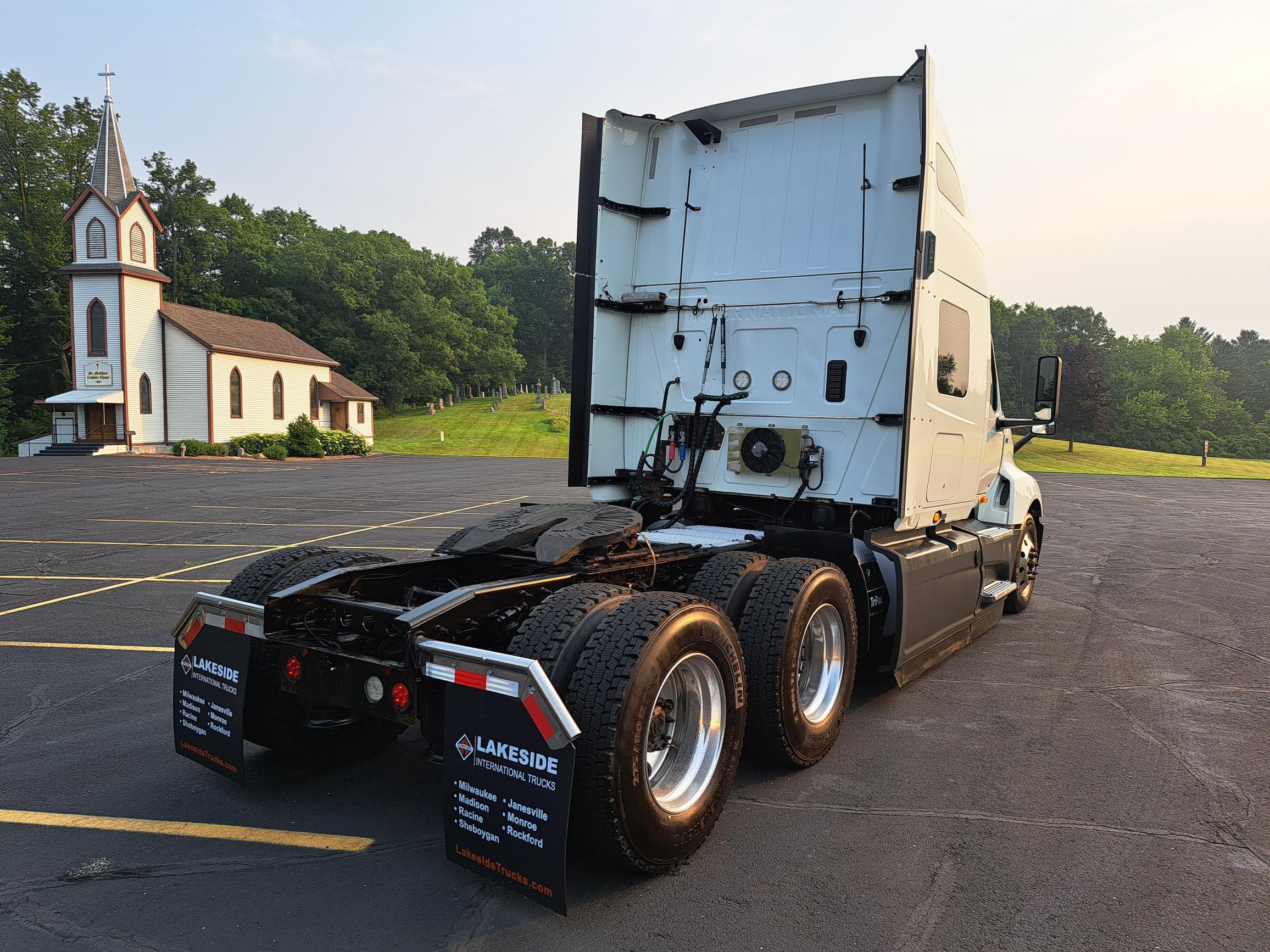 2021 INTERNATIONAL LT625 - image 2 of 6