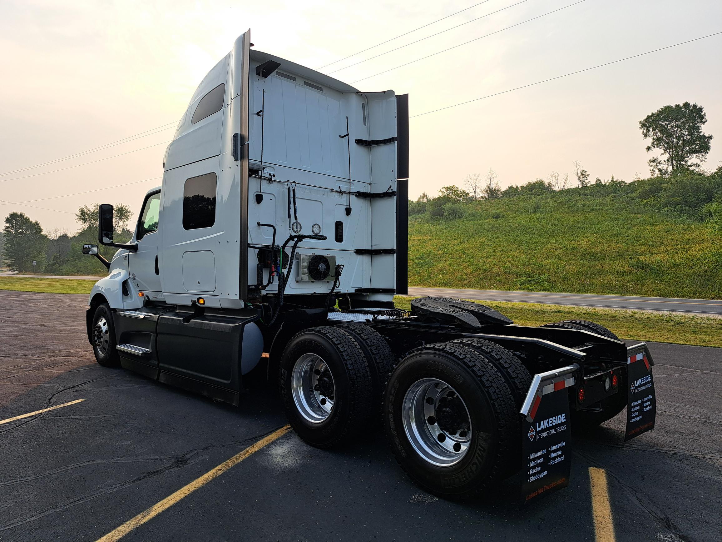 2021 INTERNATIONAL LT625 - image 4 of 6