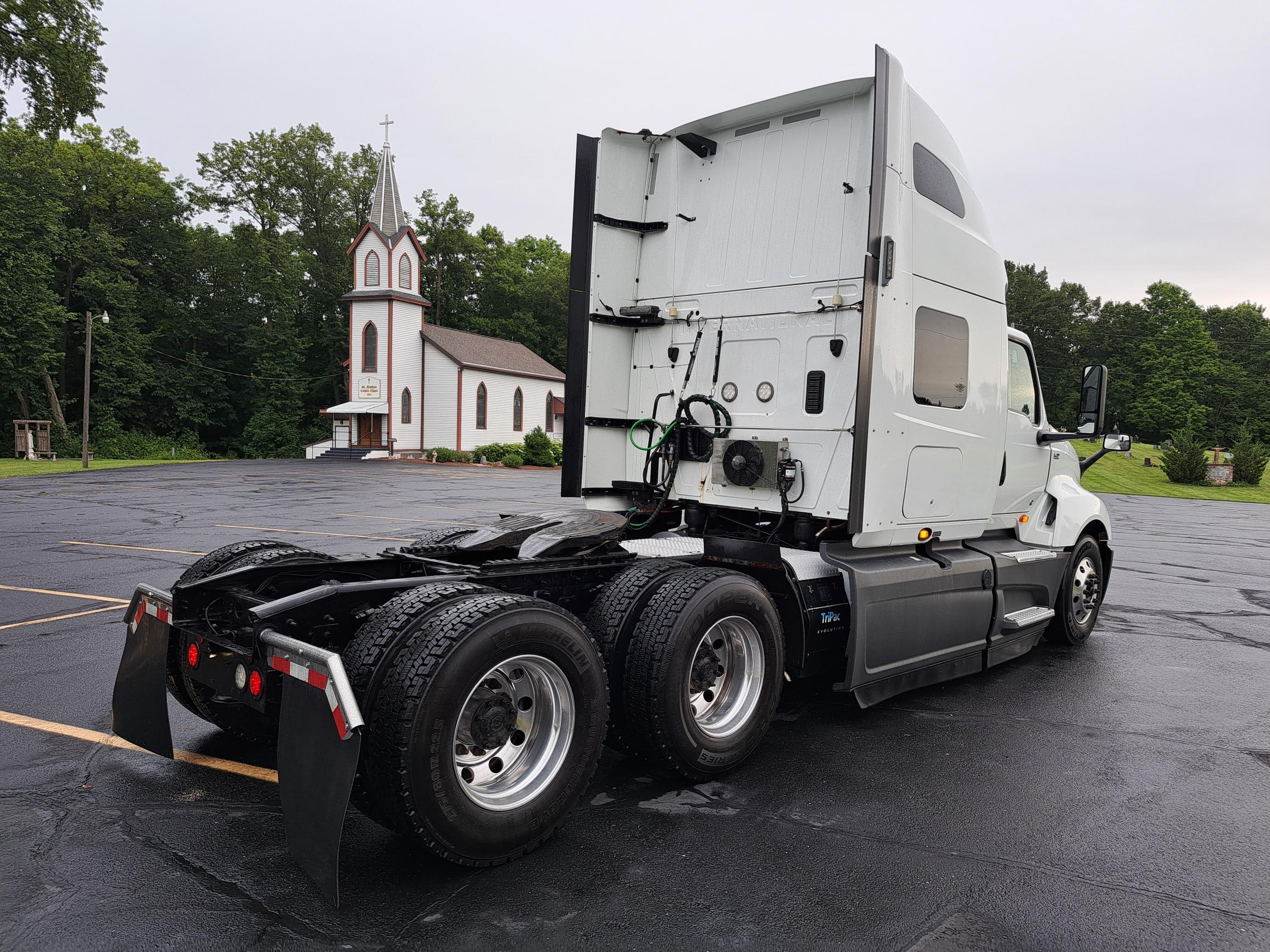 2021 INTERNATIONAL LT625 - image 2 of 6