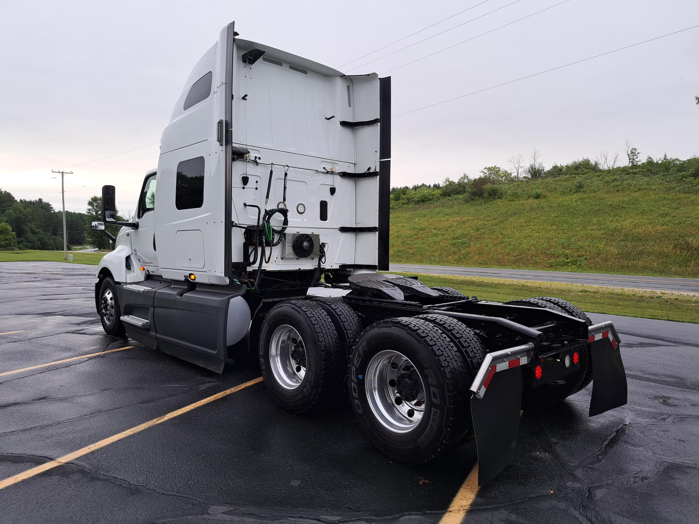 2021 INTERNATIONAL LT625 - image 4 of 6
