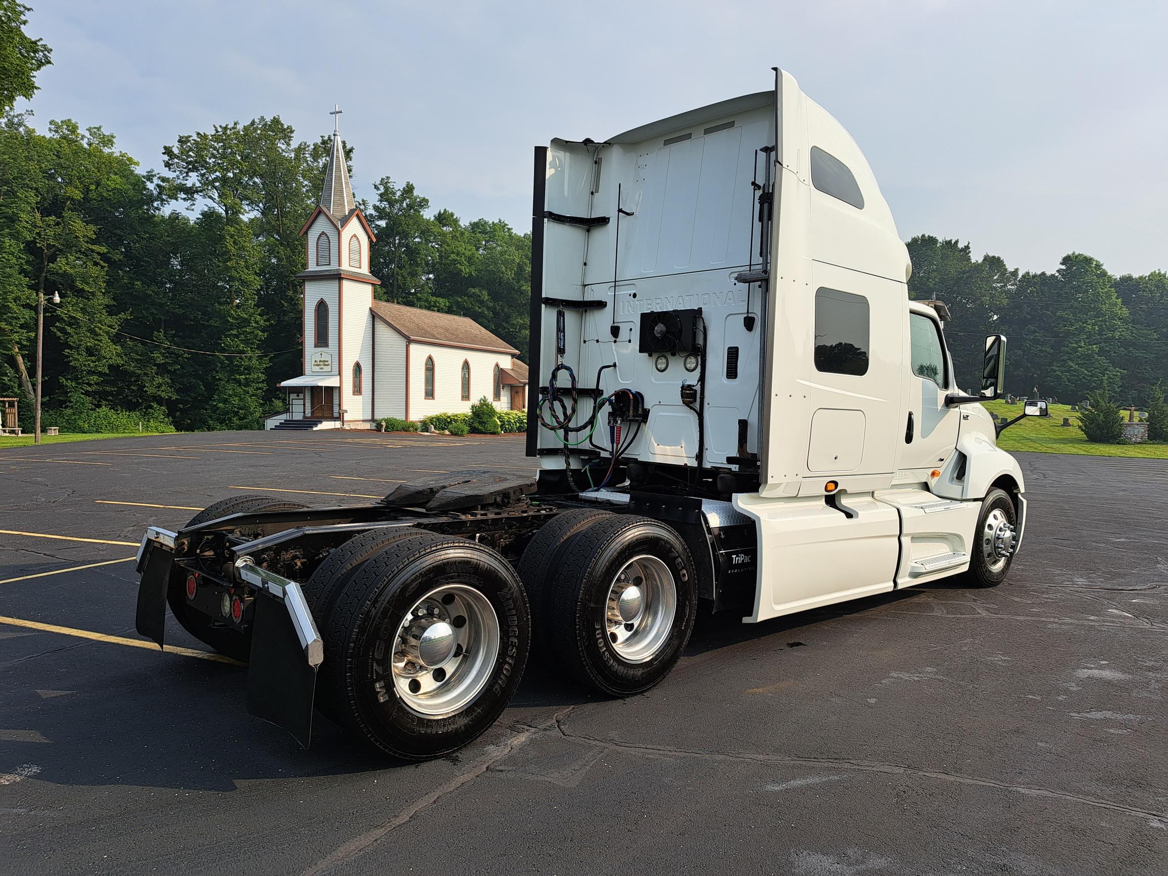 2019 INTERNATIONAL LT625 - image 2 of 6