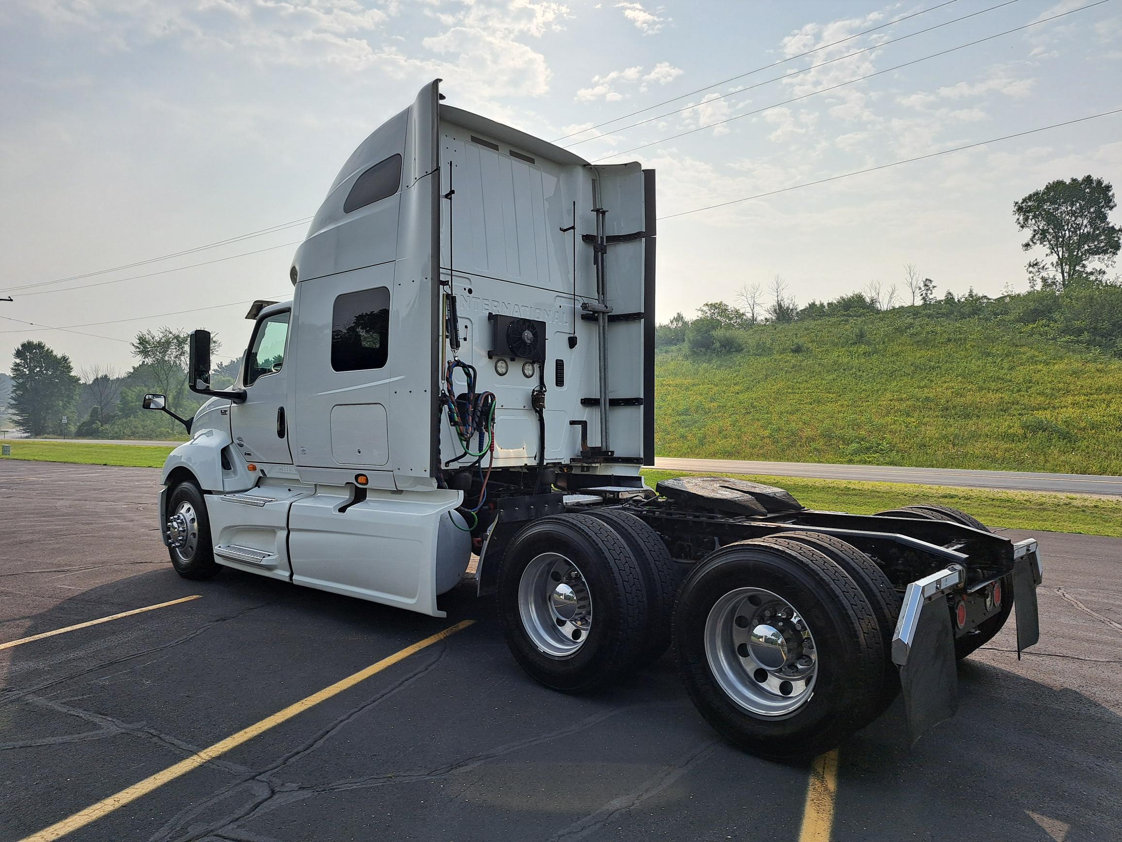 2019 INTERNATIONAL LT625 - image 4 of 6