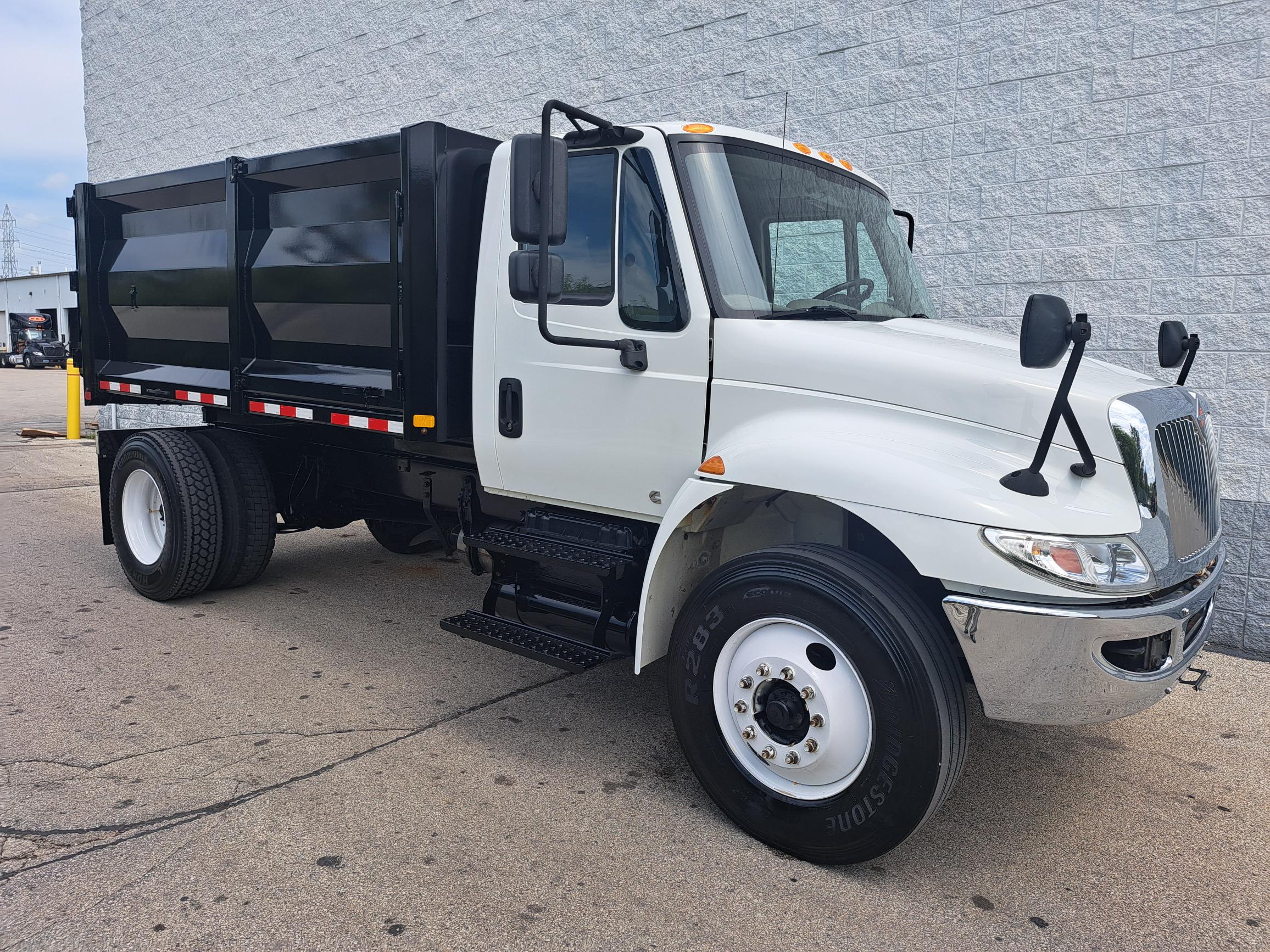 2019 INTERNATIONAL 4300 - image 1 of 6