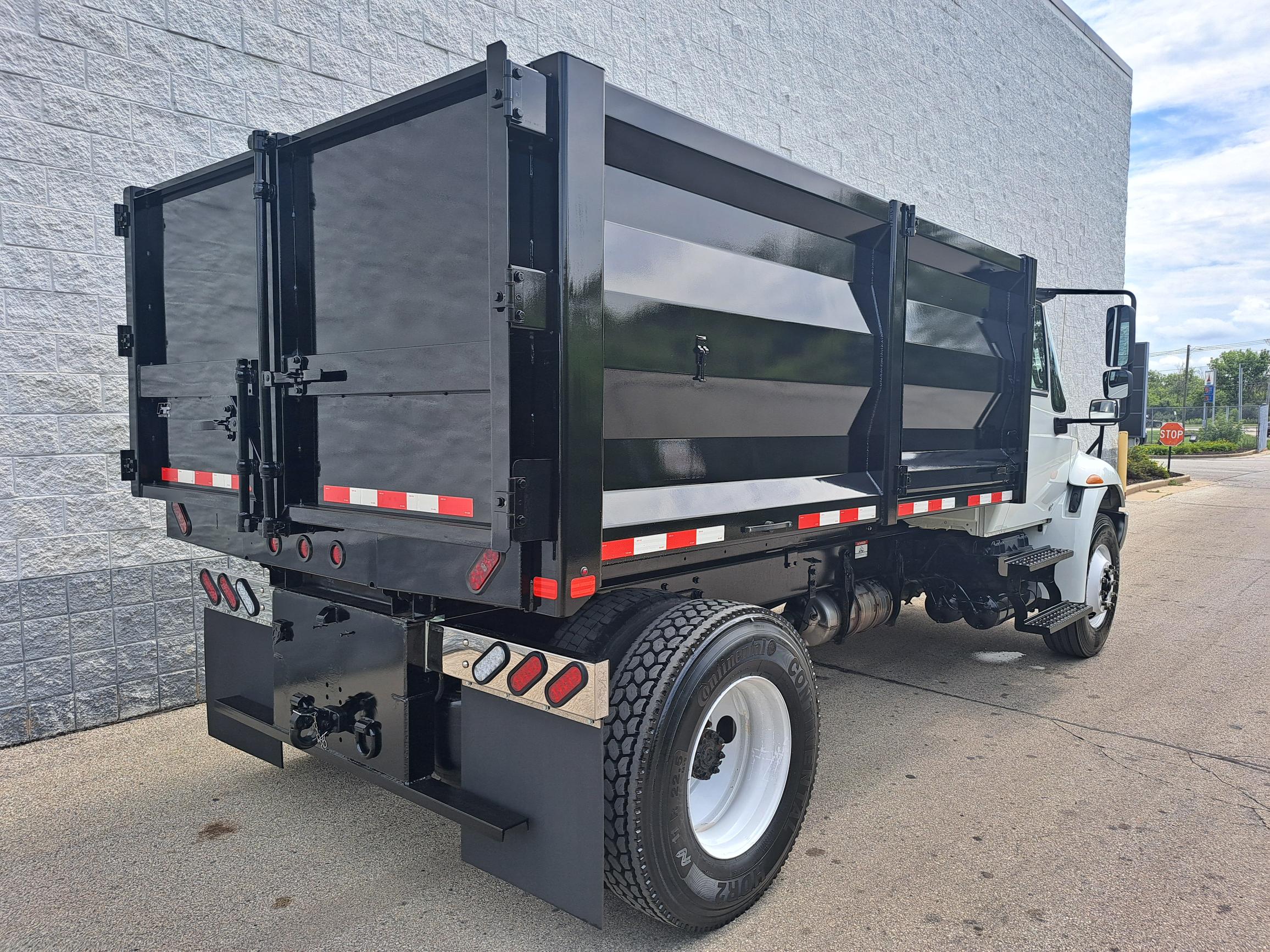 2019 INTERNATIONAL 4300 - image 2 of 6
