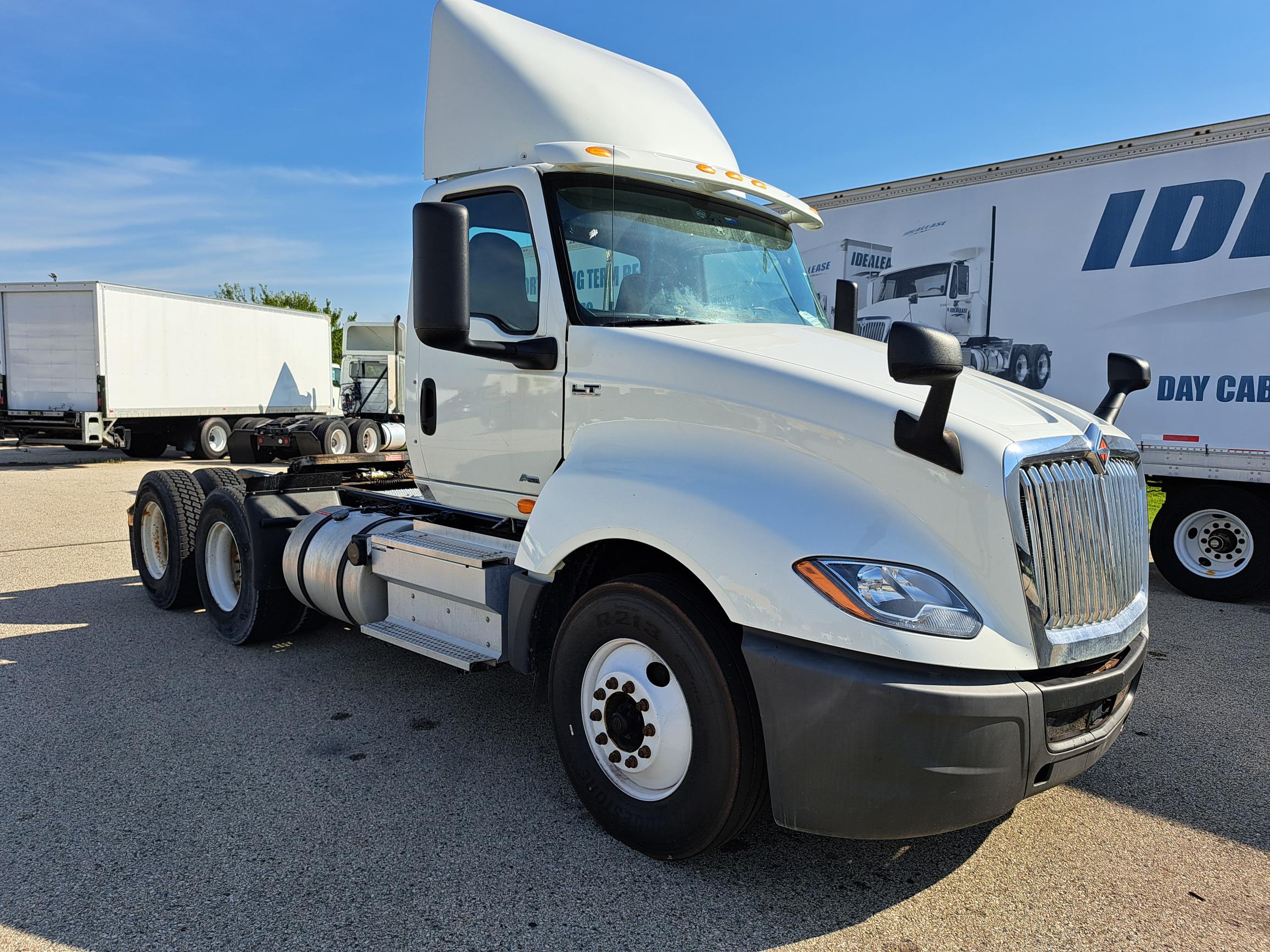 2019 INTERNATIONAL LT625 - image 1 of 6