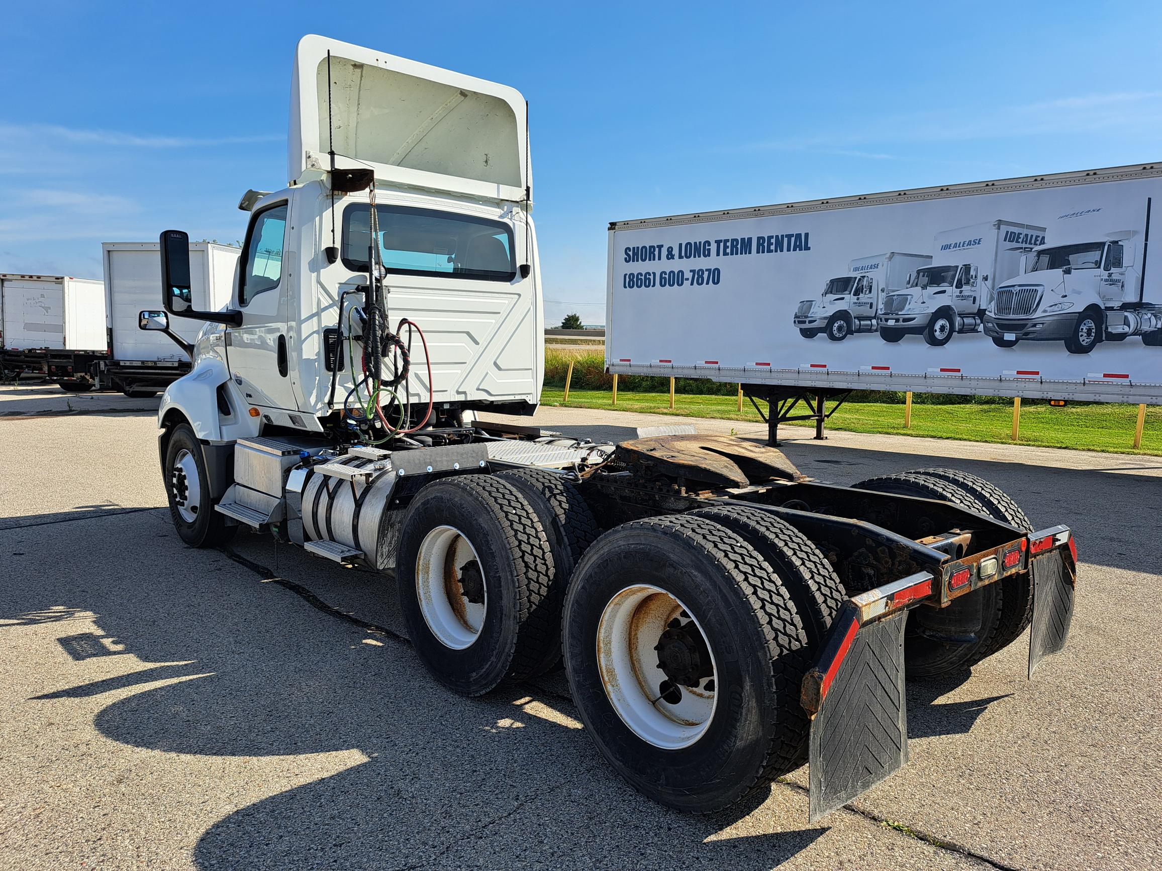 2019 INTERNATIONAL LT625 - image 4 of 6