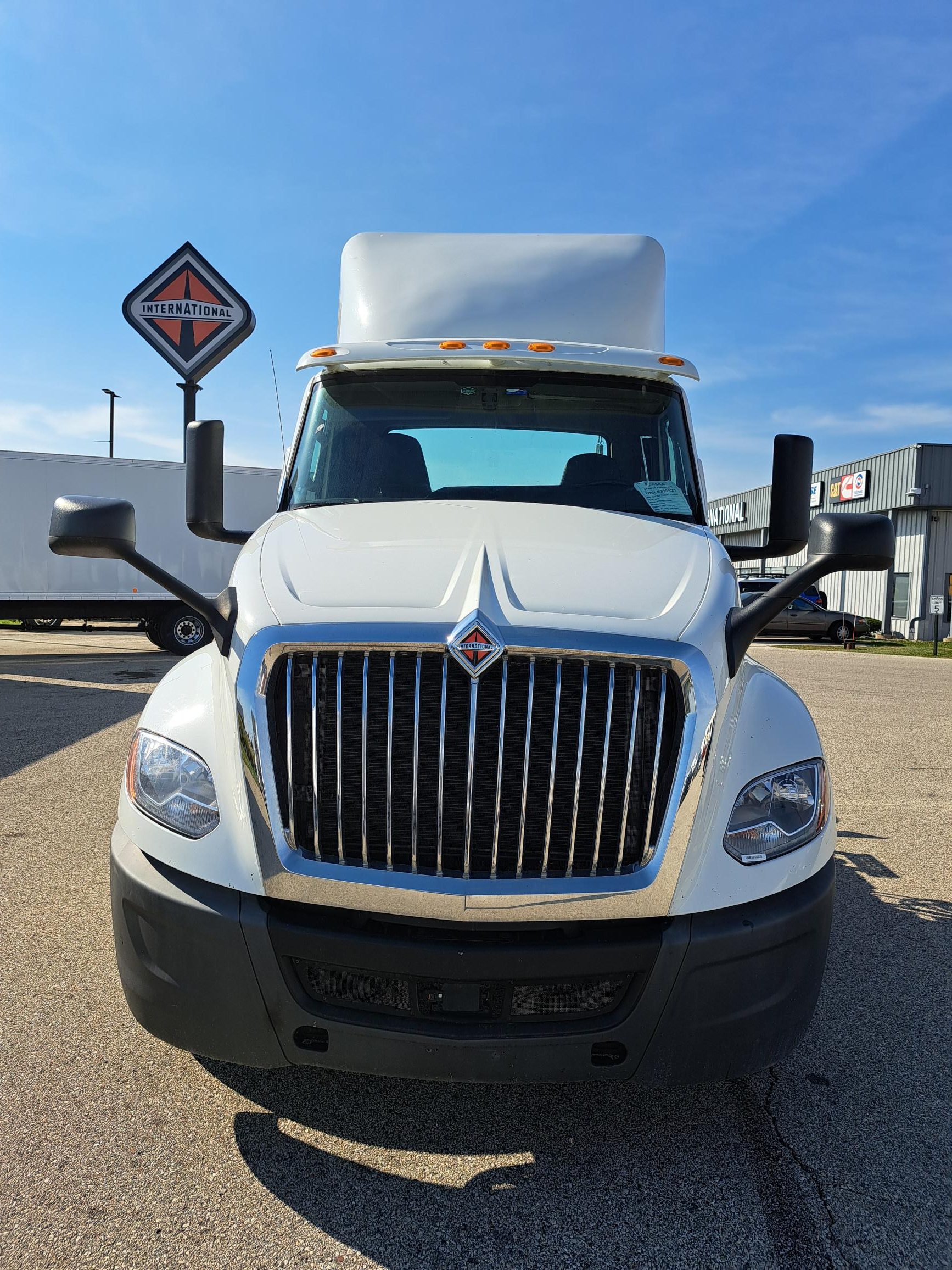 2019 INTERNATIONAL LT625 - image 5 of 6