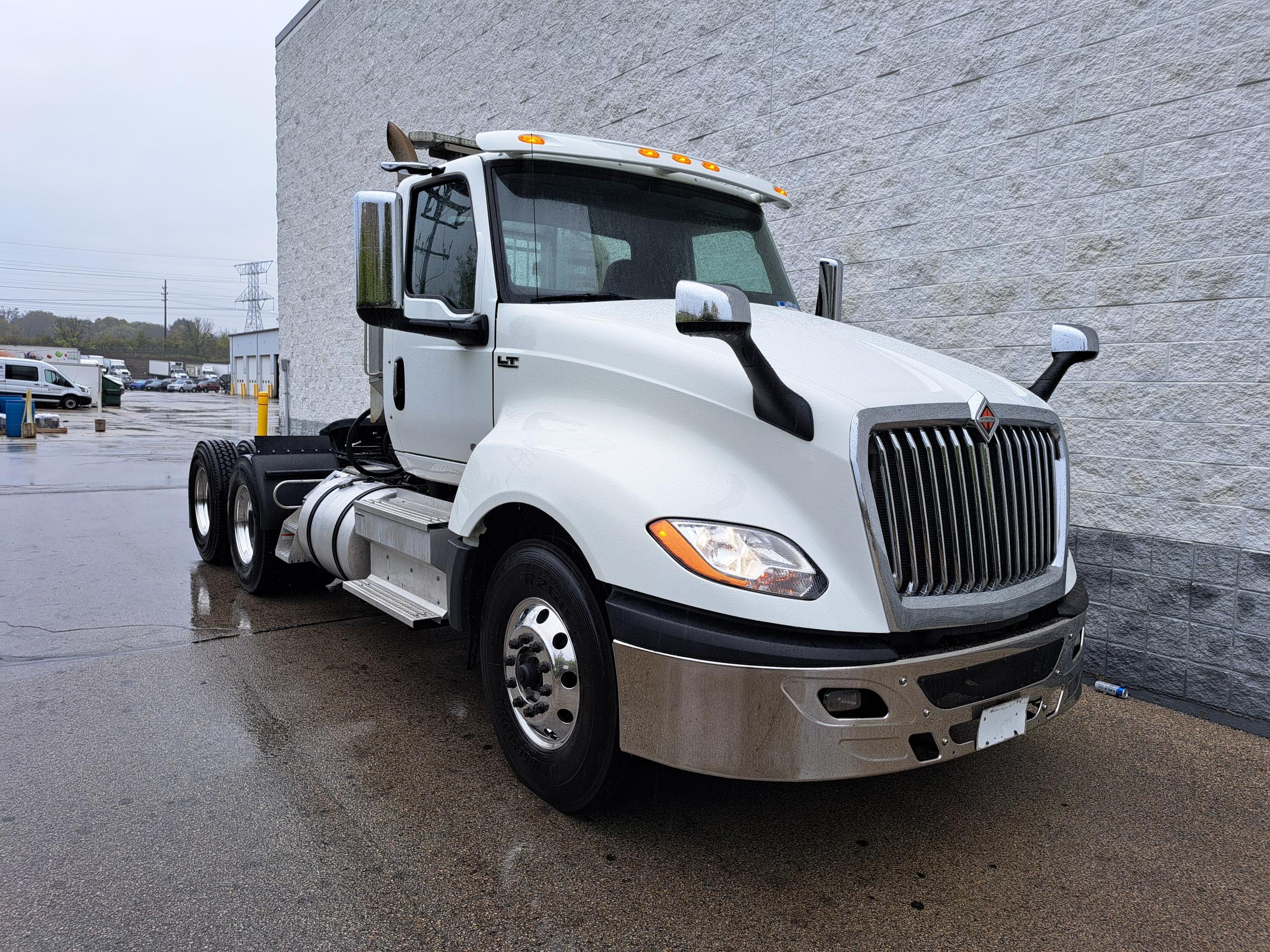 2019 INTERNATIONAL LT625 2019 INTERNATIONAL LT625 - image 1 of 6