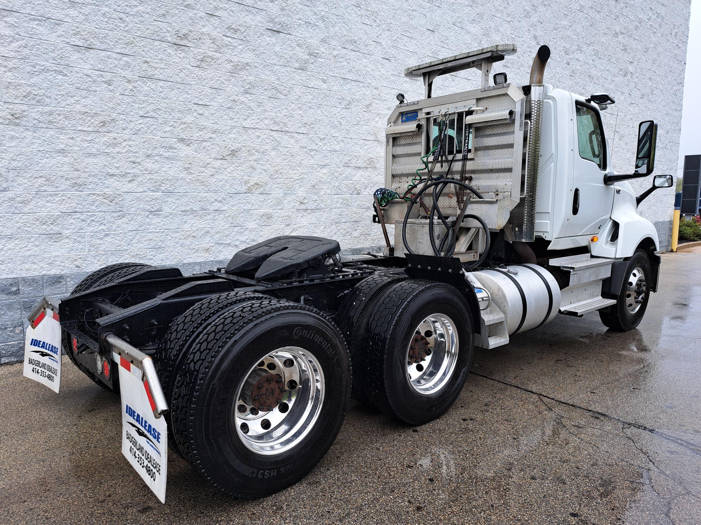 2019 INTERNATIONAL LT625 2019 INTERNATIONAL LT625 - image 2 of 6