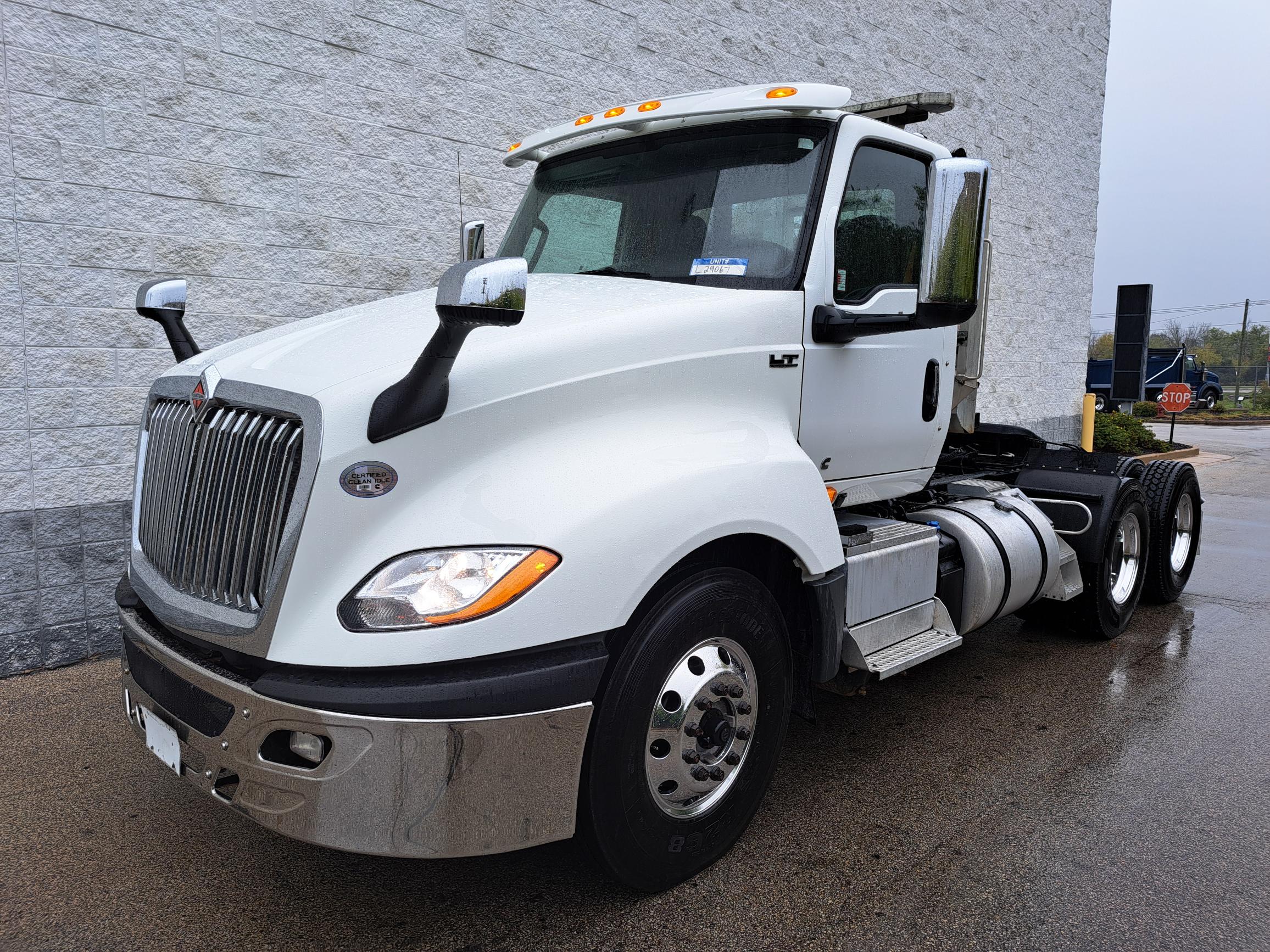2019 INTERNATIONAL LT625 2019 INTERNATIONAL LT625 - image 3 of 6