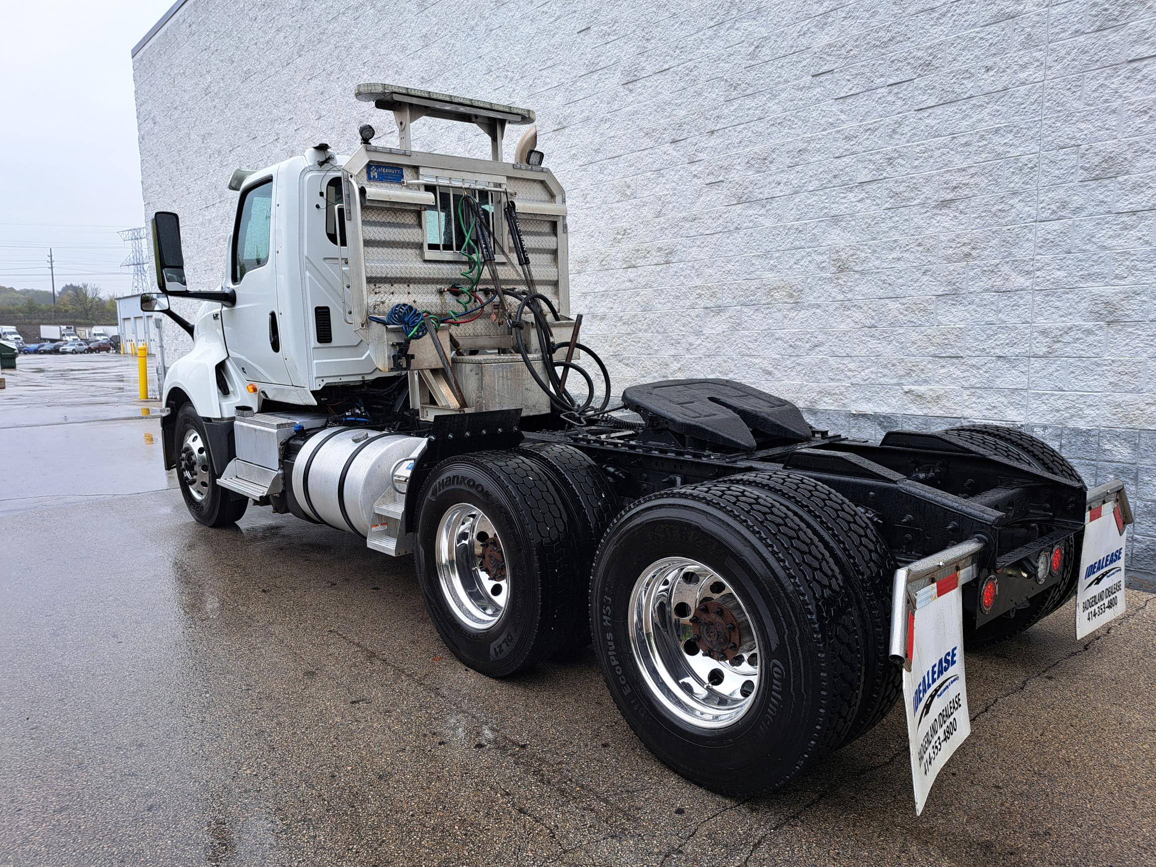 2019 INTERNATIONAL LT625 2019 INTERNATIONAL LT625 - image 4 of 6