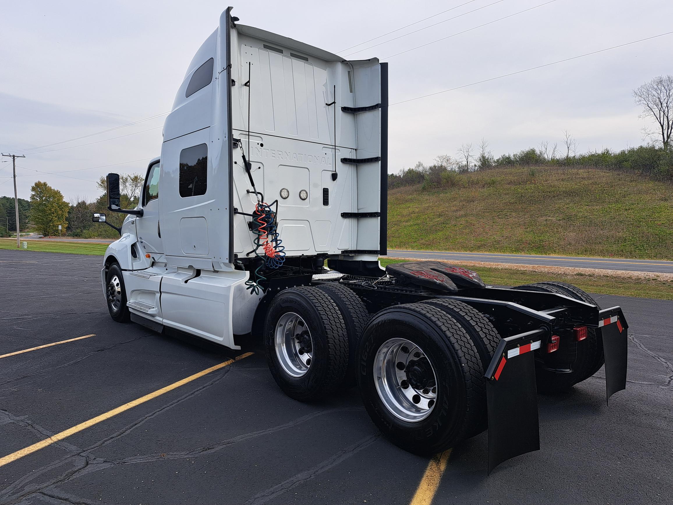 2019 INTERNATIONAL LT625 2019 INTERNATIONAL LT625 - image 4 of 6