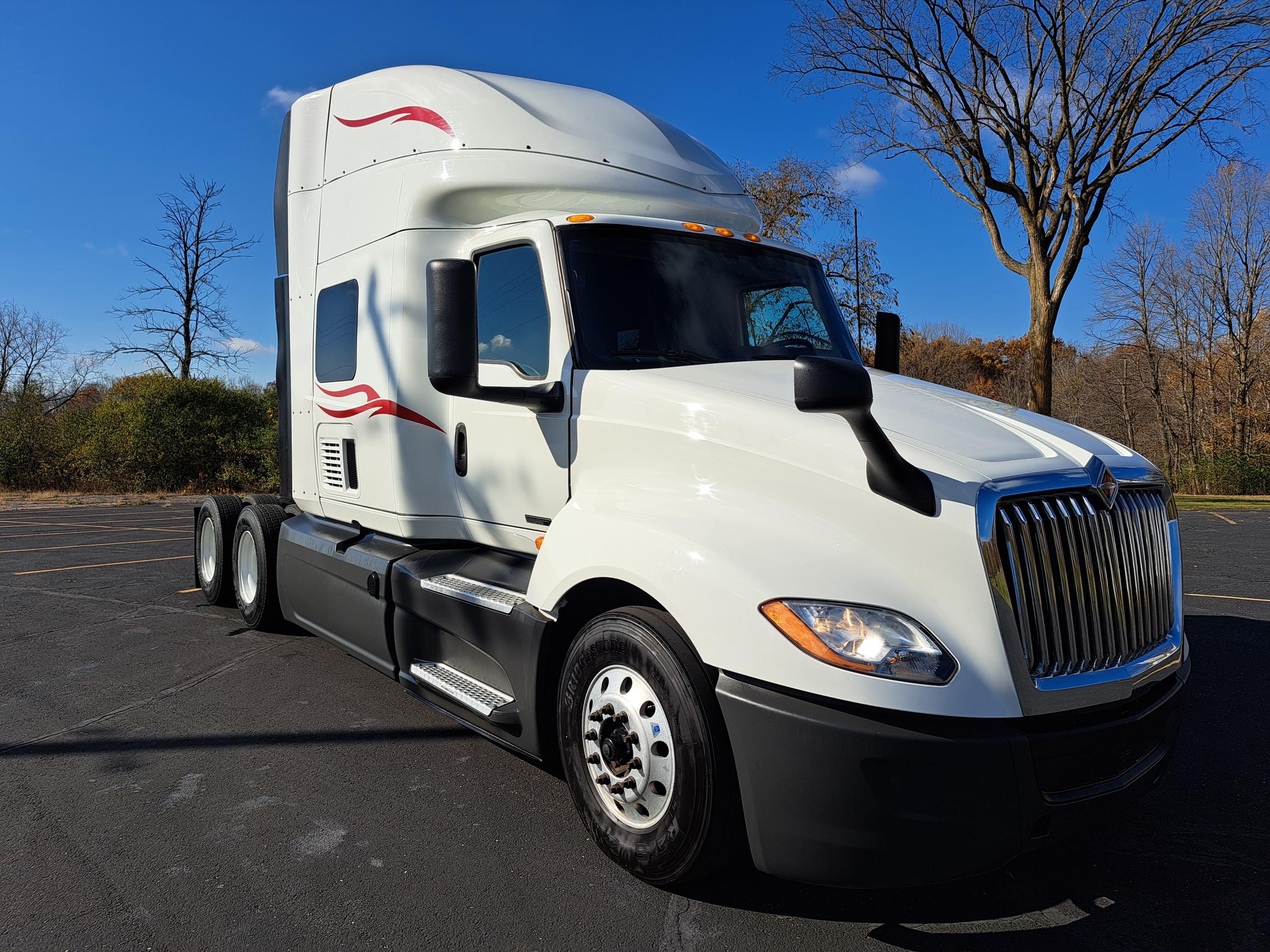 2022 INTERNATIONAL LT625 2022 INTERNATIONAL LT625 - image 1 of 6