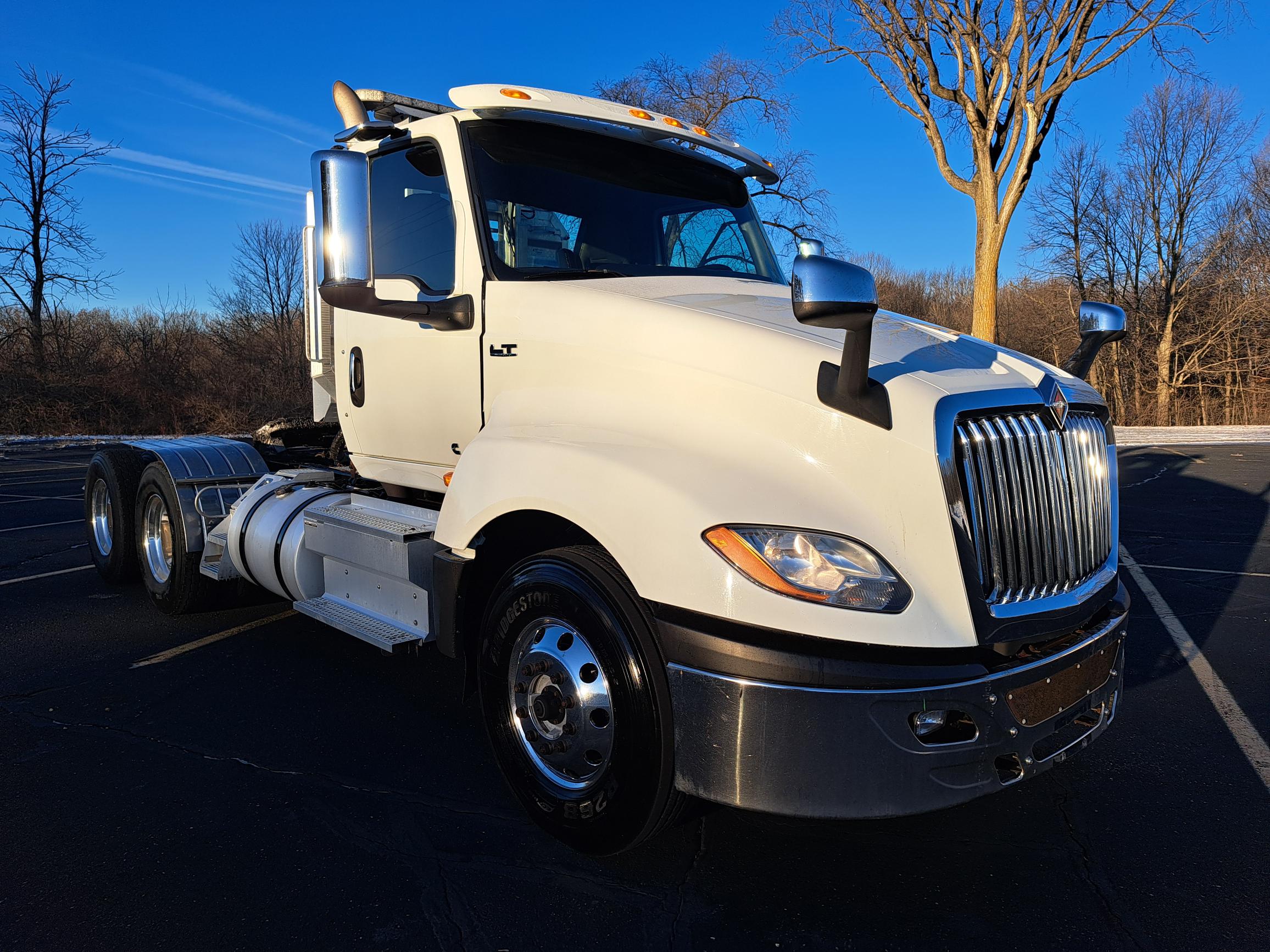 2019 INTERNATIONAL LT625 2019 INTERNATIONAL LT625 - image 1 of 6