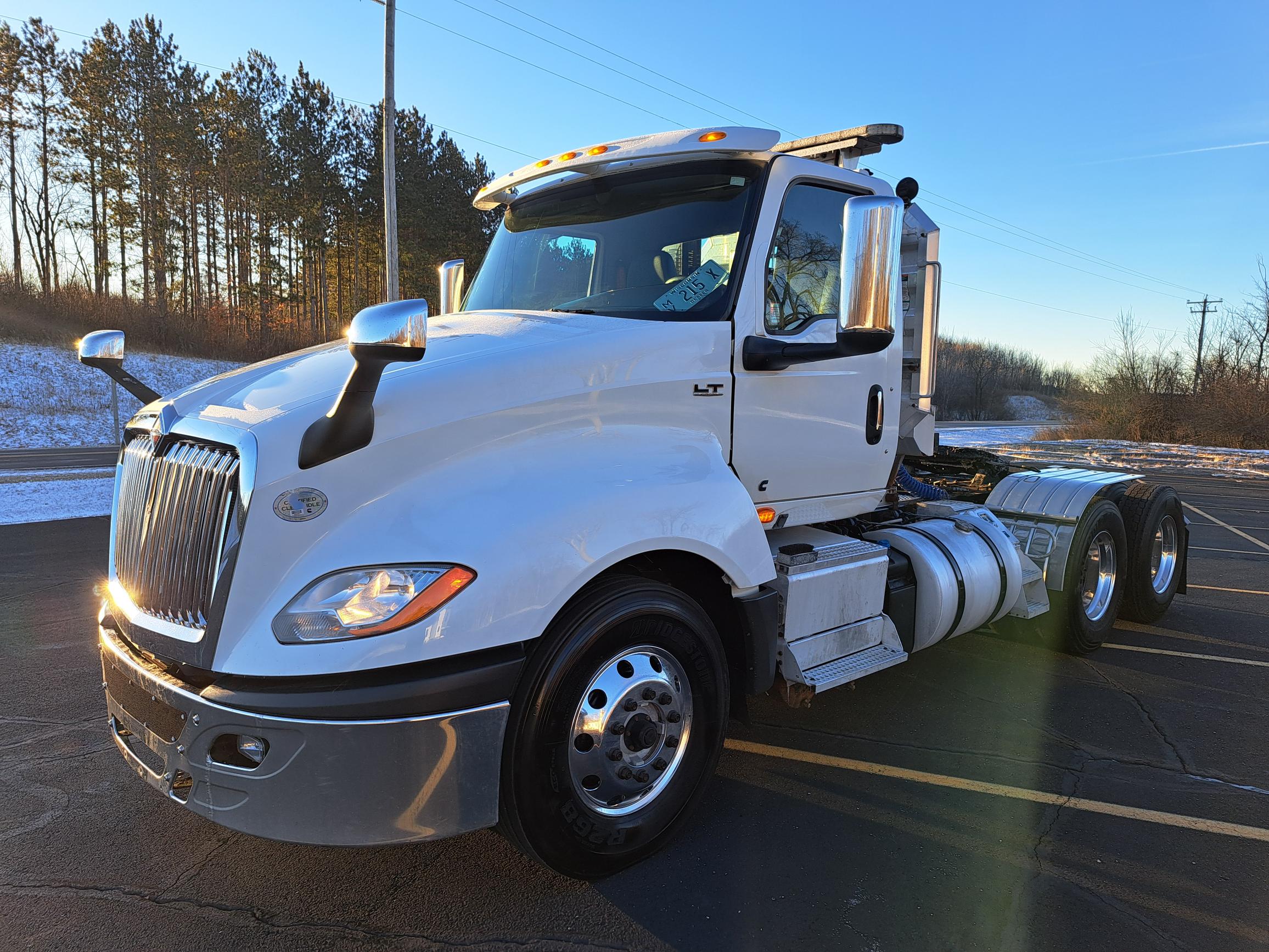2019 INTERNATIONAL LT625 2019 INTERNATIONAL LT625 - image 3 of 6