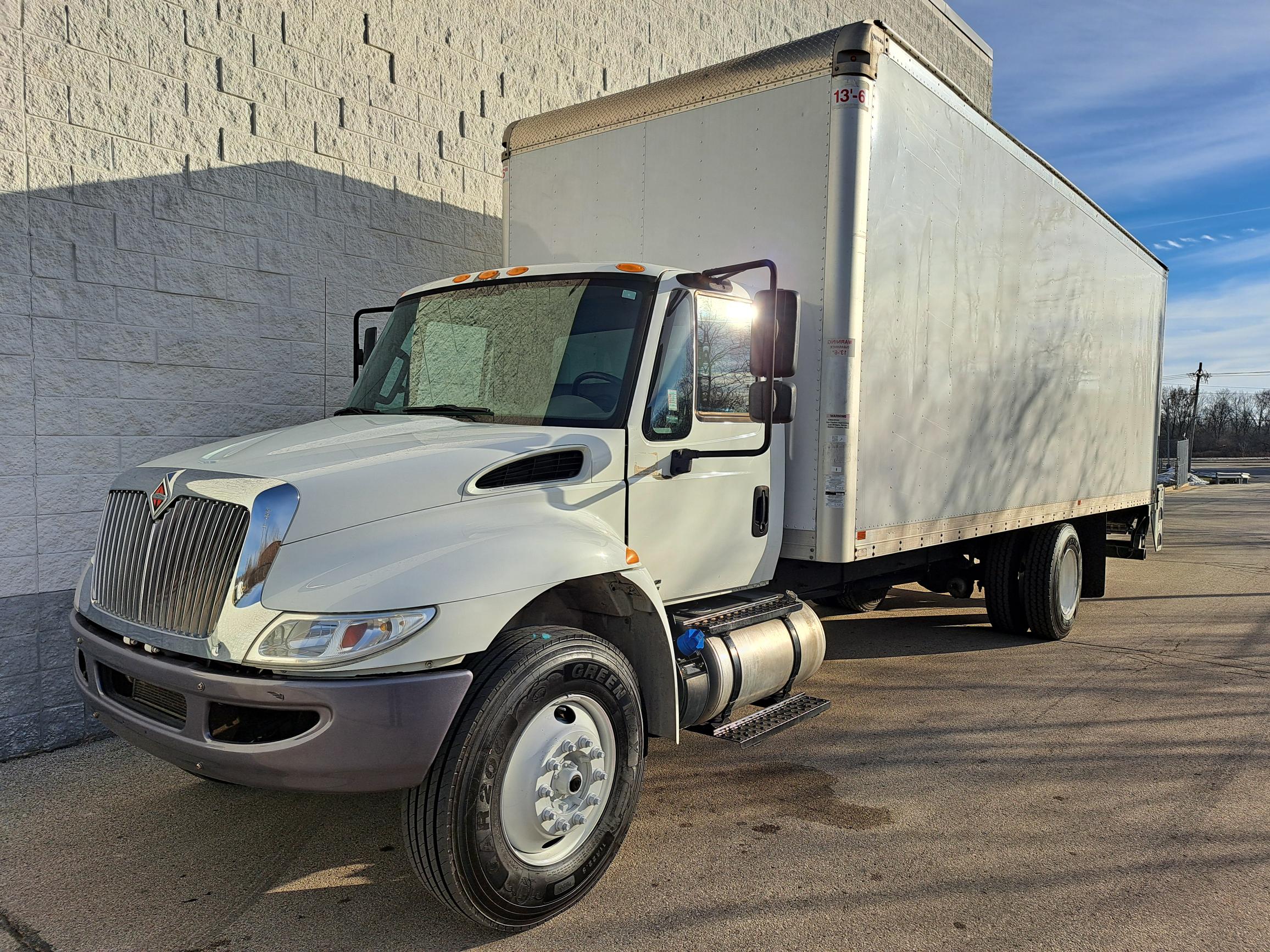 2019 International 4300 - image 3 of 6