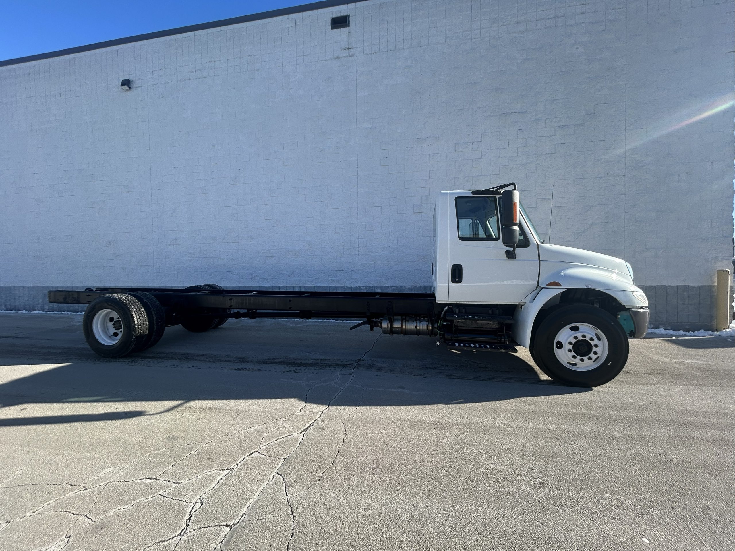 2018 International 4300 2018 International 4300 - image 2 of 6