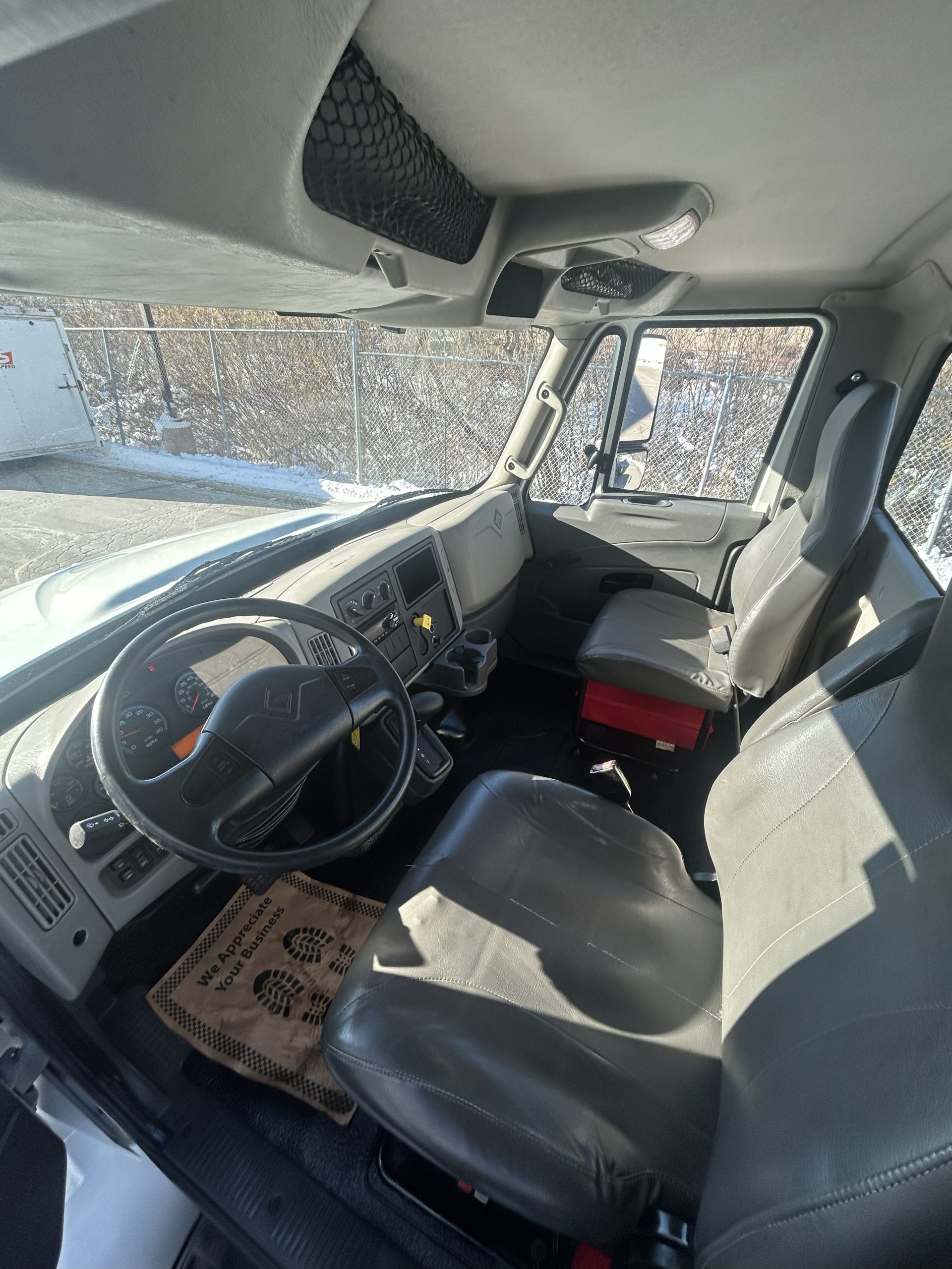 2018 International 4300 2018 International 4300 - image 3 of 6