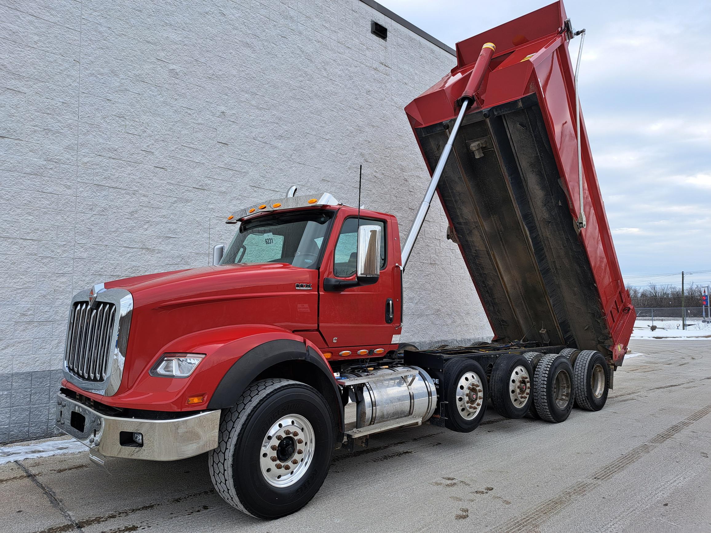 2023 INTERNATIONAL HX620 - image 2 of 6