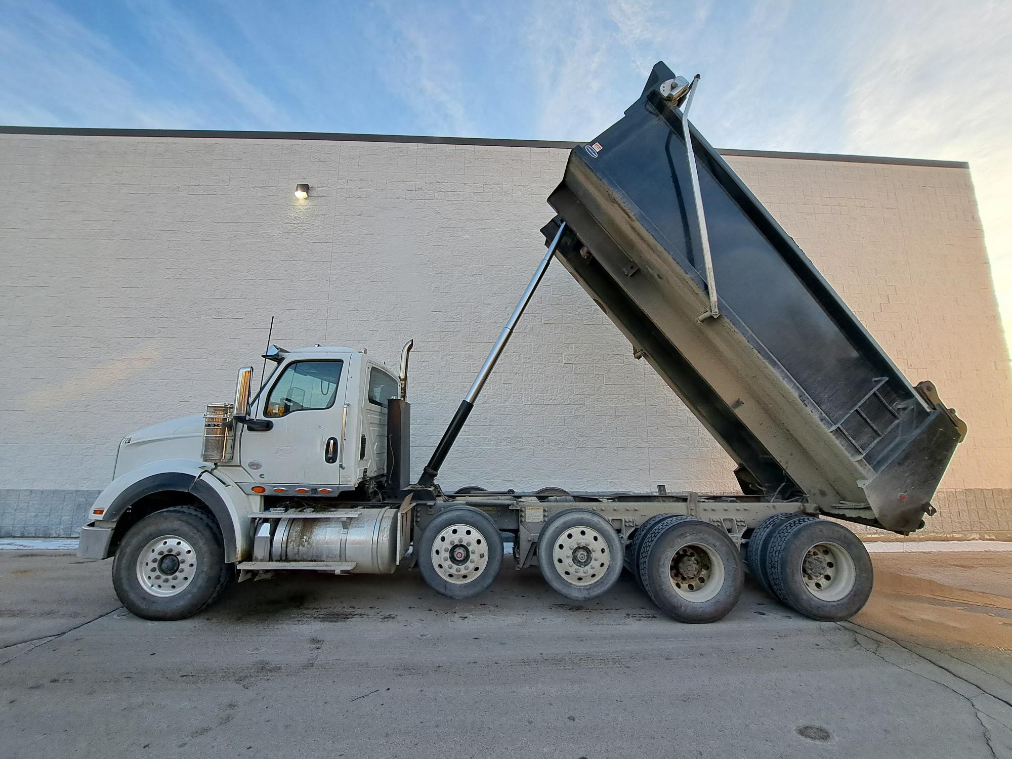 2022 INTERNATIONAL HX620 - image 2 of 6