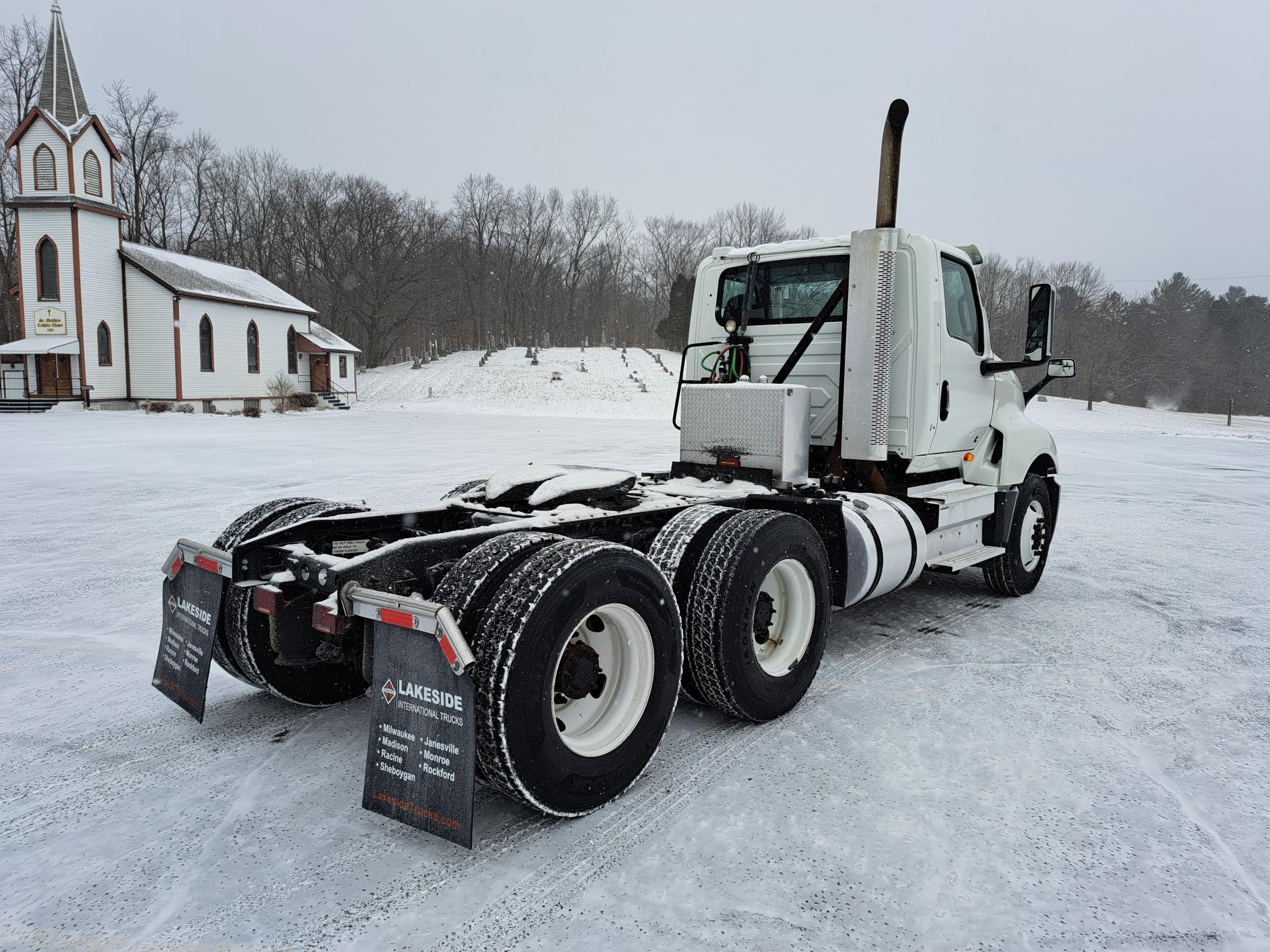 2019 INTERNATIONAL LT625 - image 2 of 6