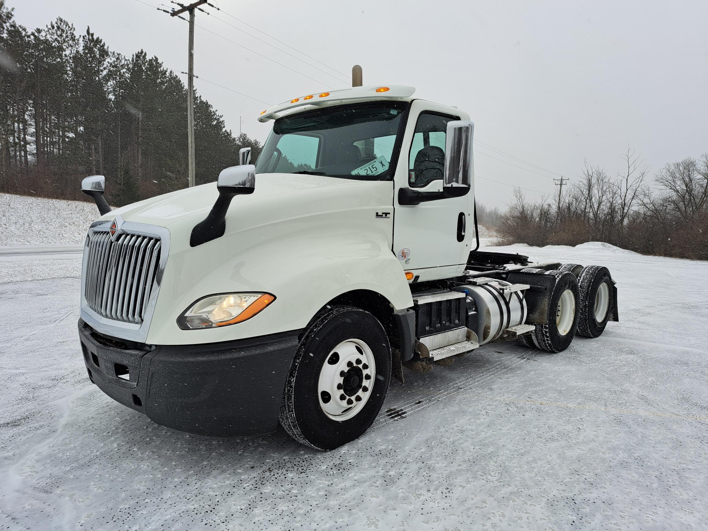 2019 INTERNATIONAL LT625 - image 3 of 6